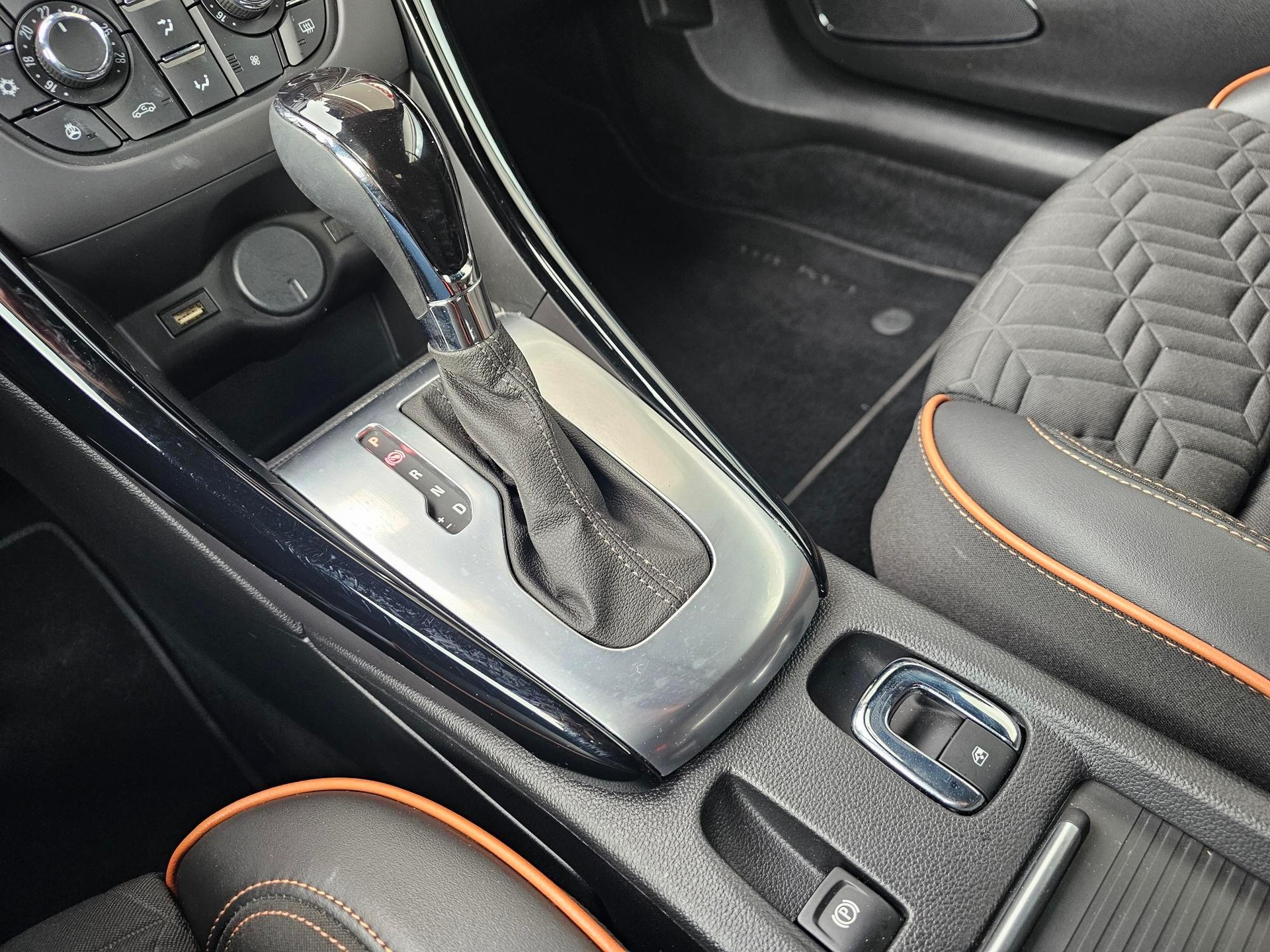 OPEL Cascada 1.6 T eTEC Cosmo-image-14