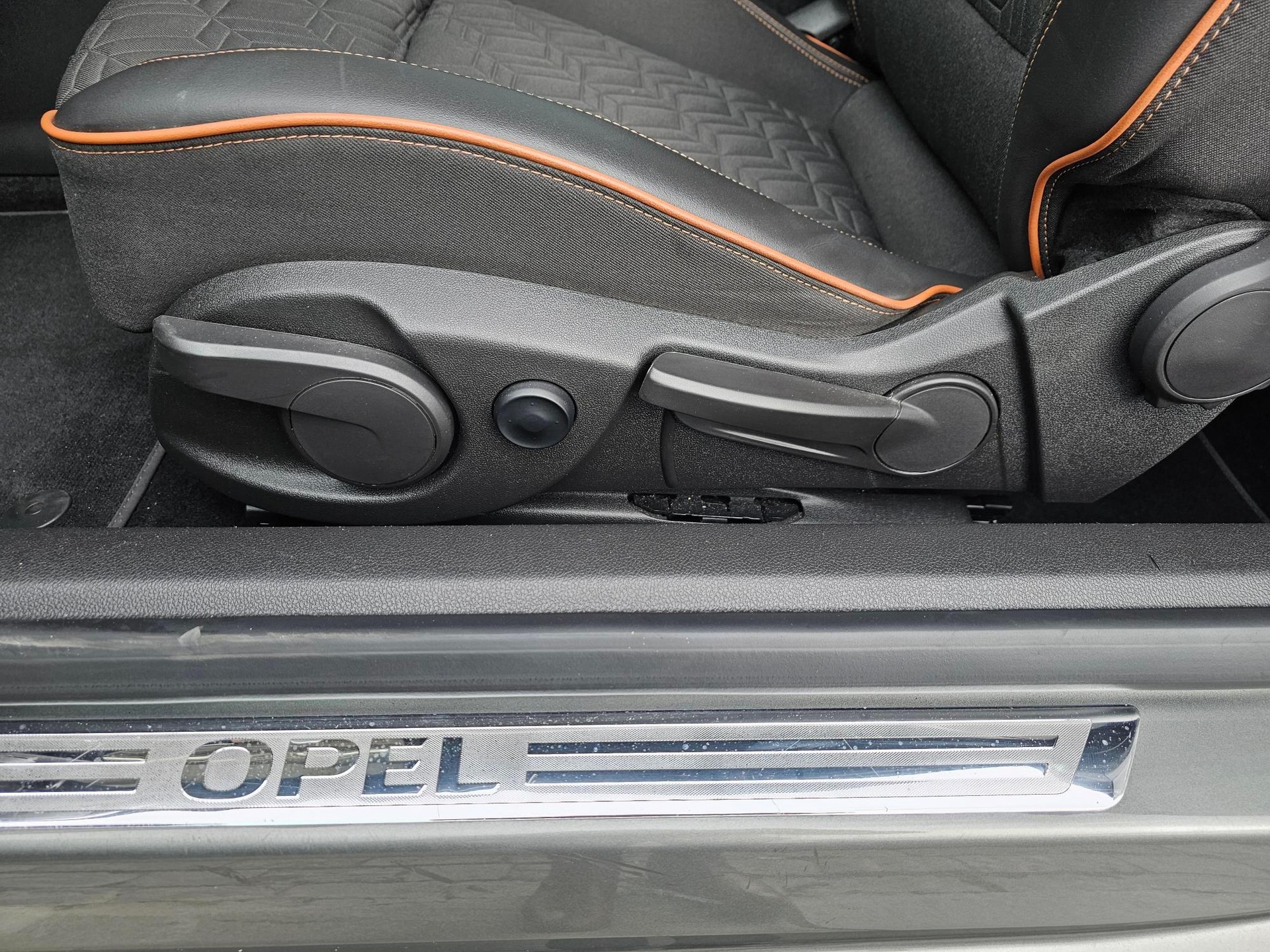OPEL Cascada 1.6 T eTEC Cosmo-image-10