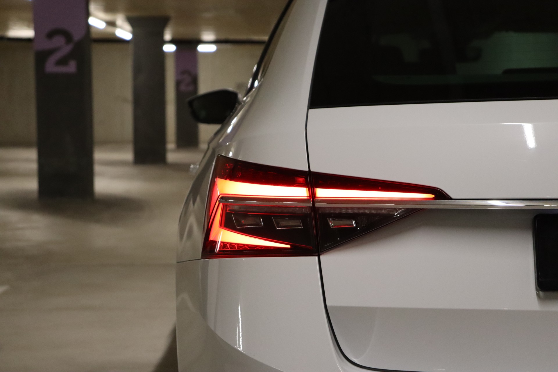 SKODA SUPERB COMBI 2.0 TDI L&K DSG ** FAHRASSISTENZ-PAKET ** 360 GRAD KAMERA ** SITZKÜHLUNG-/MASSAGE ** AHK **-image-9