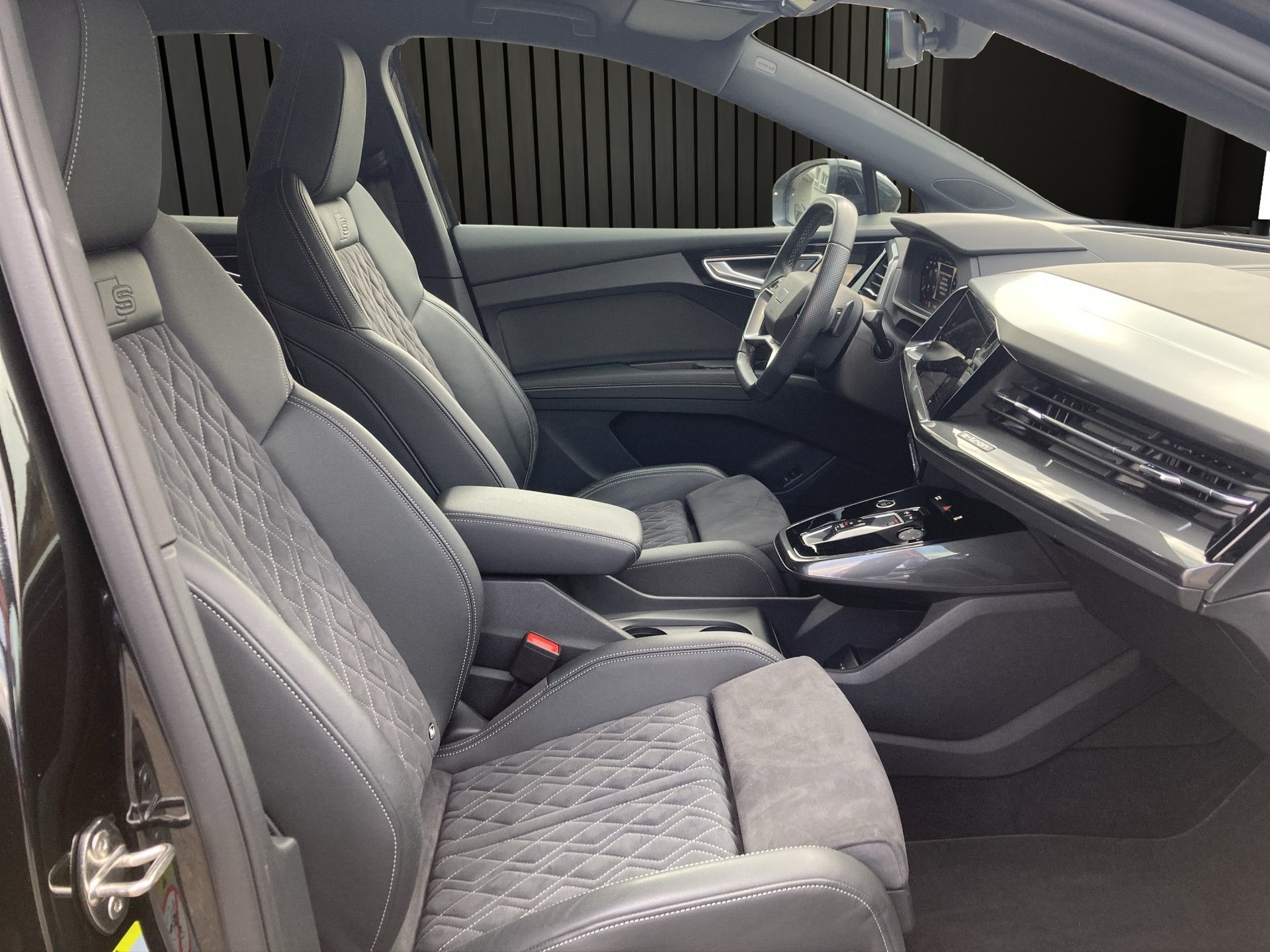 AUDI Q4 e-tron Sportback 50 quattro-image-15