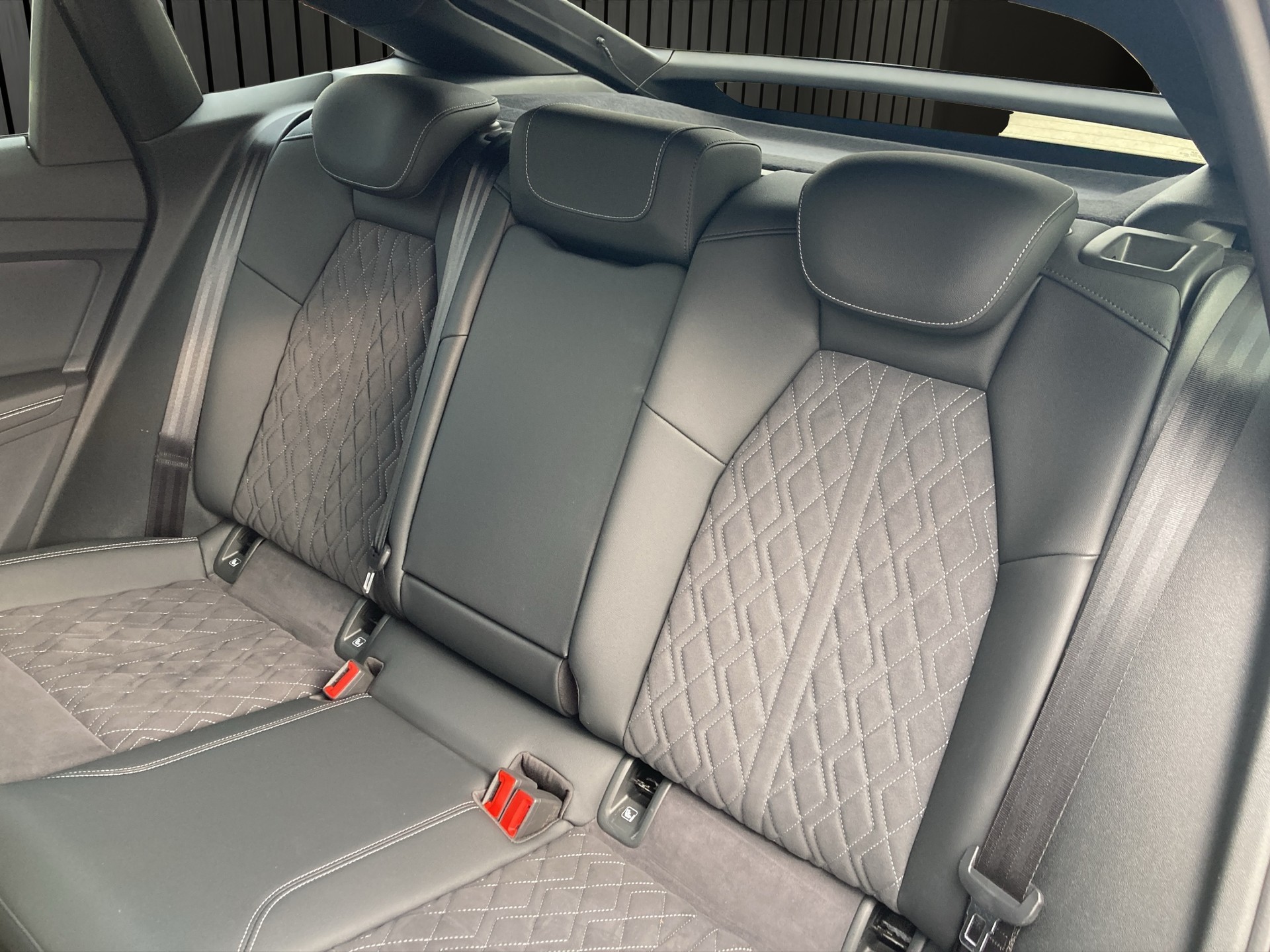 AUDI Q4 e-tron Sportback 50 quattro-image-11