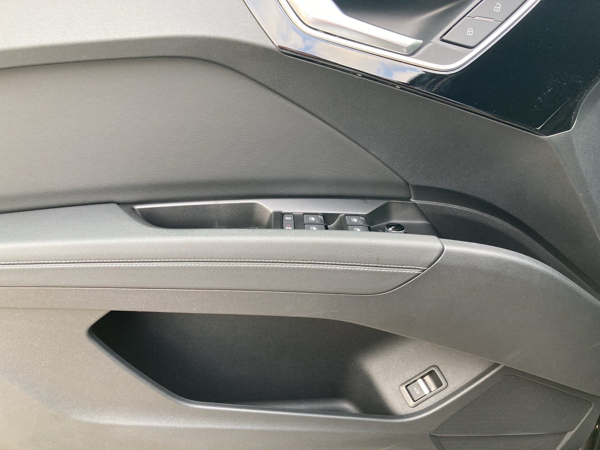 AUDI Q4 e-tron Sportback 50 quattro-image-10