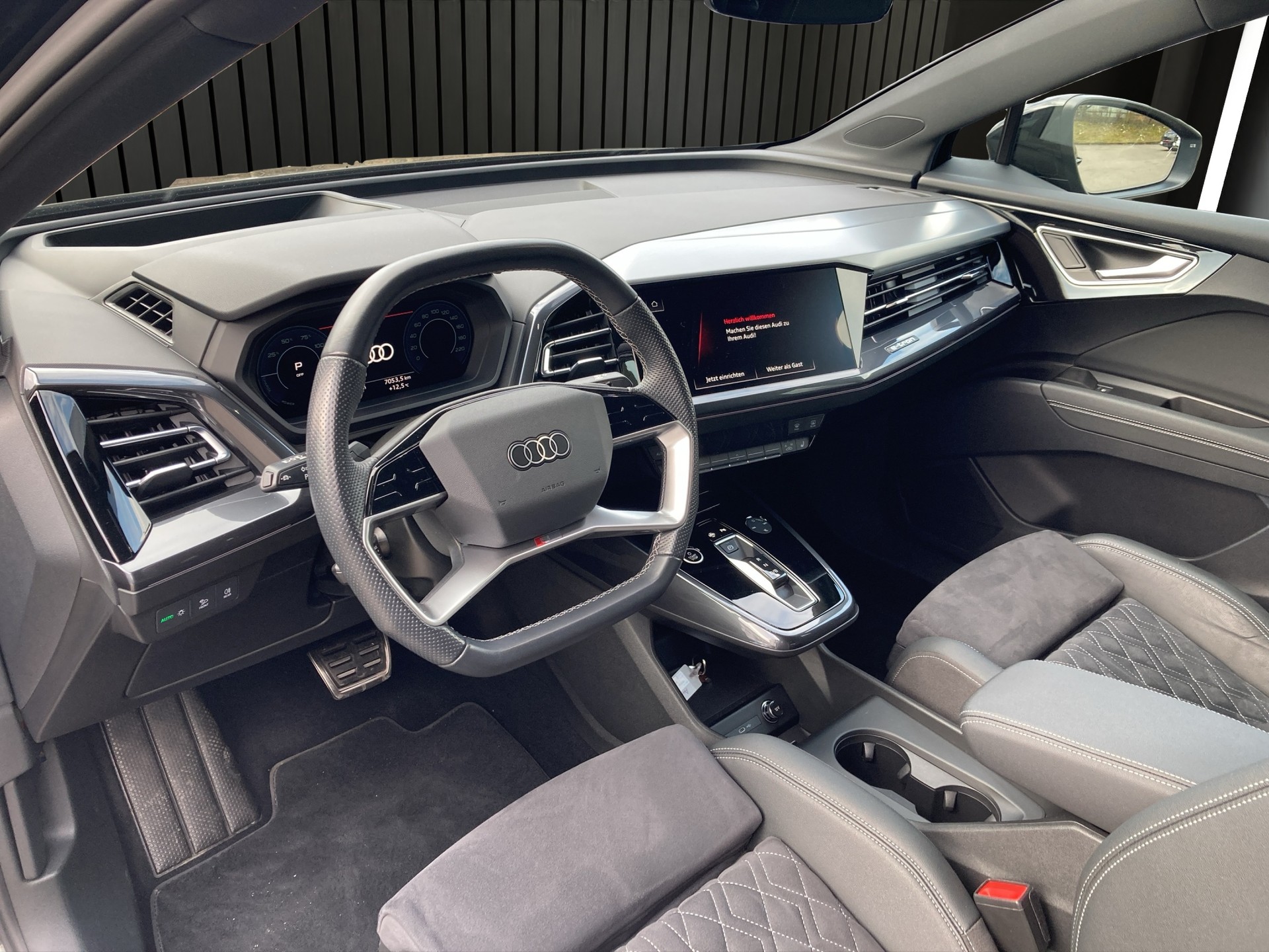 AUDI Q4 e-tron Sportback 50 quattro-image-9
