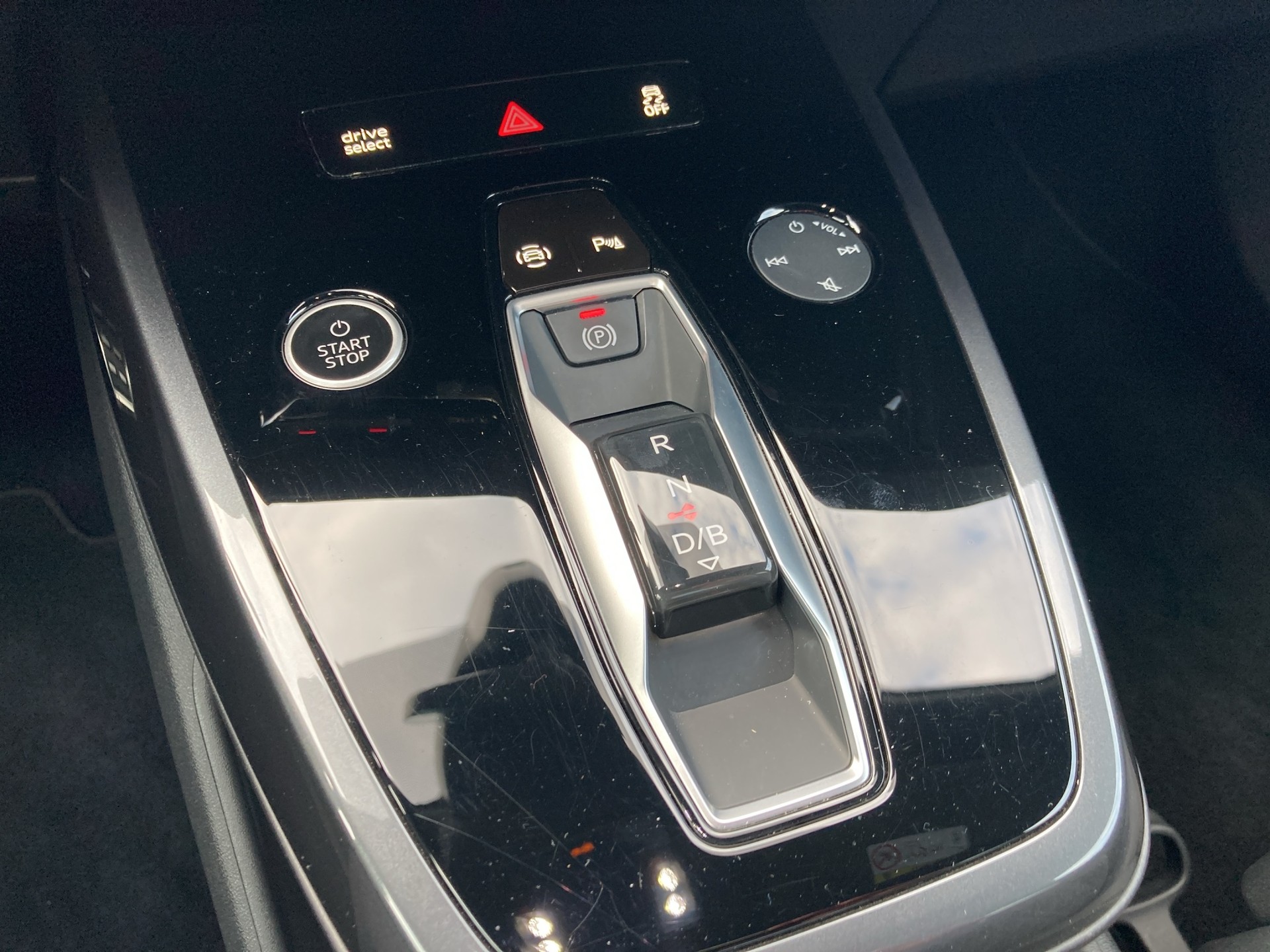AUDI Q4 e-tron Sportback 50 quattro-image-14