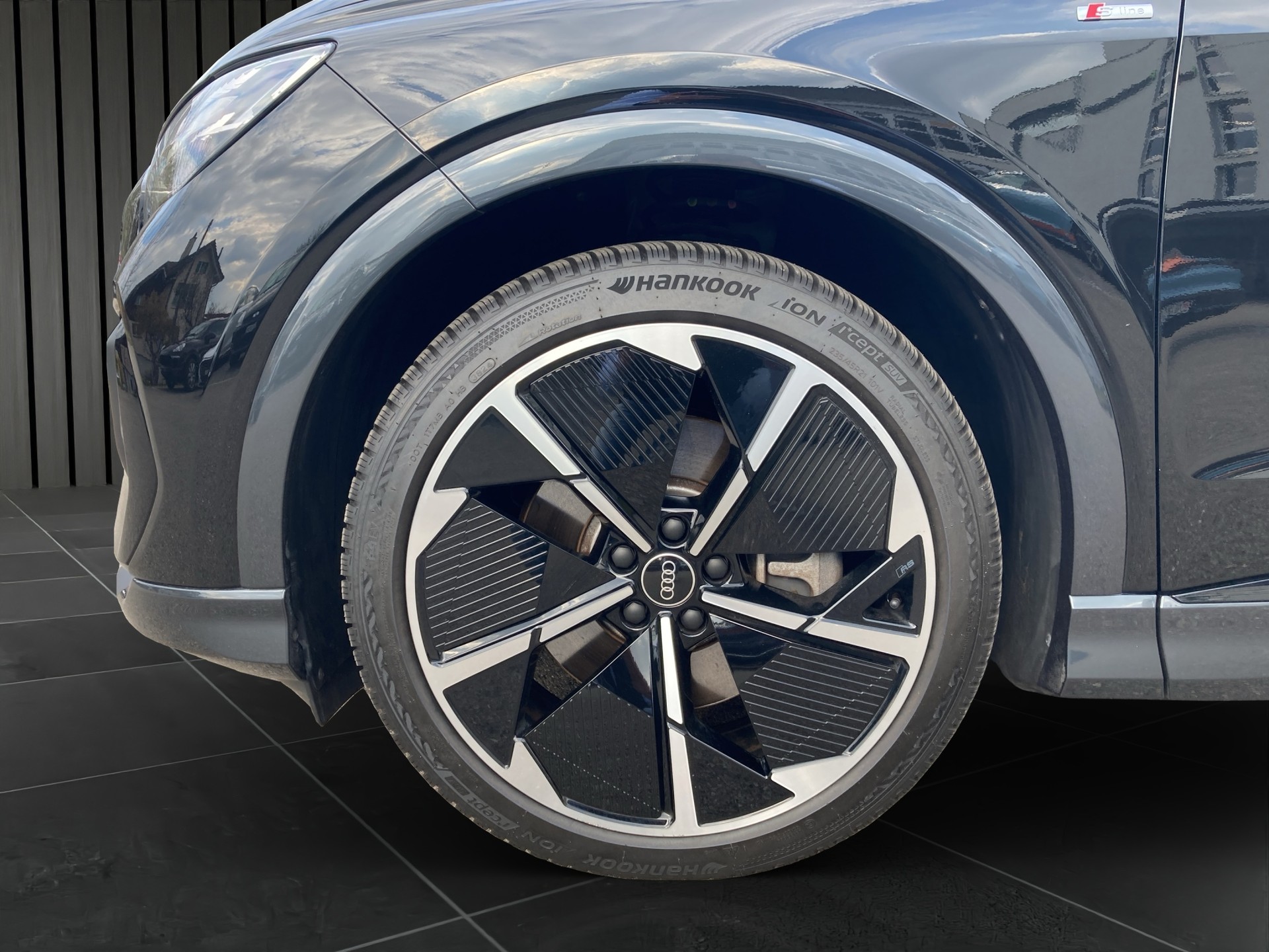 AUDI Q4 e-tron Sportback 50 quattro-image-7