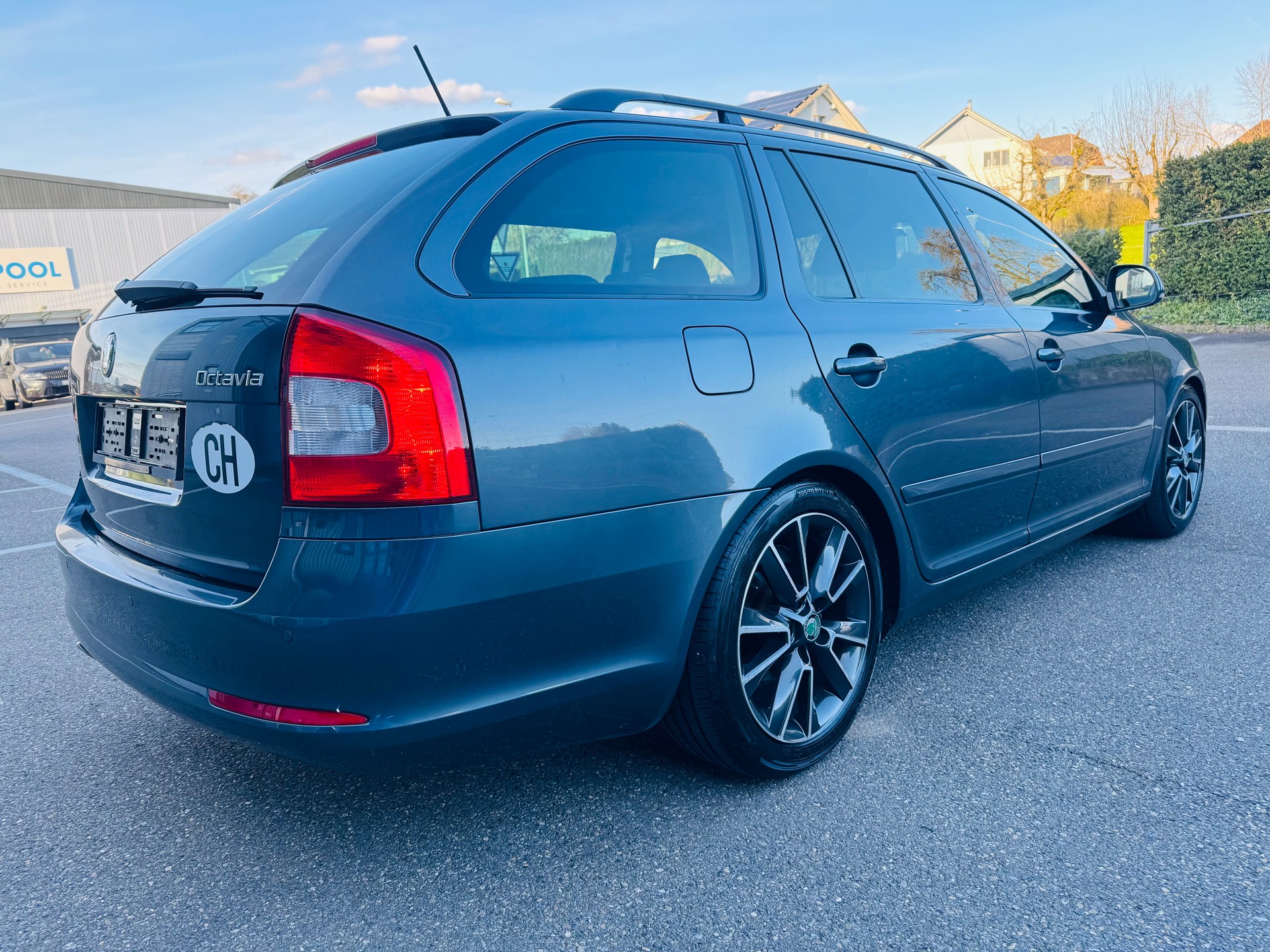 SKODA Octavia Combi 1.8 TSI Elegance-image-6