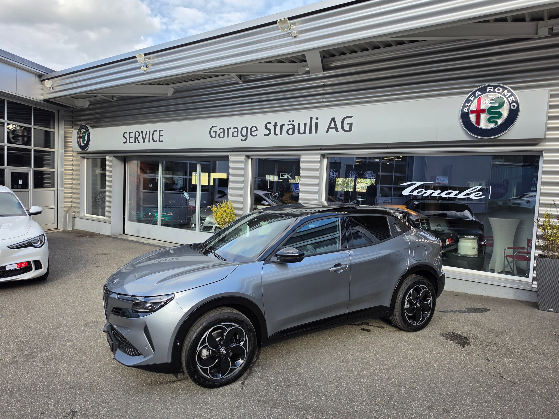 ALFA ROMEO Junior 1.2 Hybrid 145 PS Q4-showroom-element-1