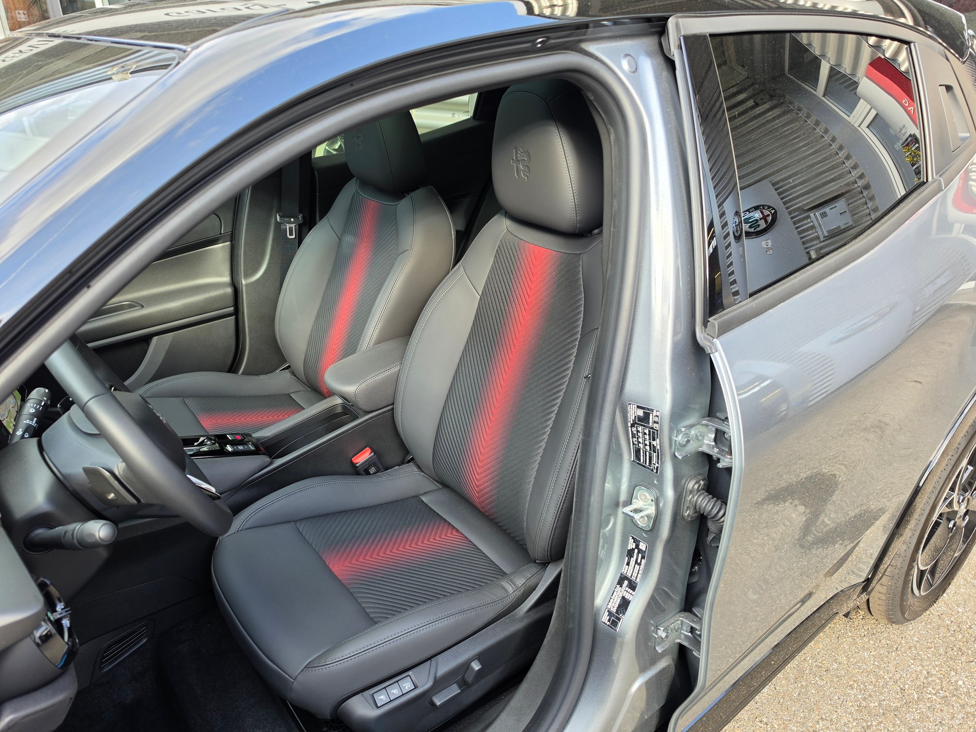 ALFA ROMEO Junior 1.2 Hybrid 145 PS Q4-image-5