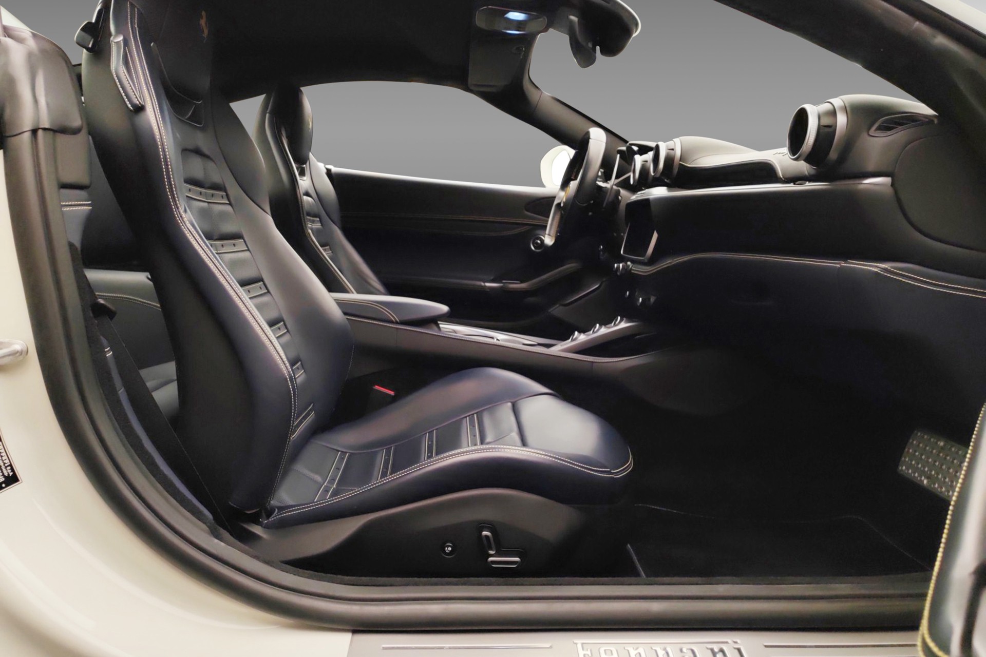 FERRARI Portofino 3.9 V8 T-image-10