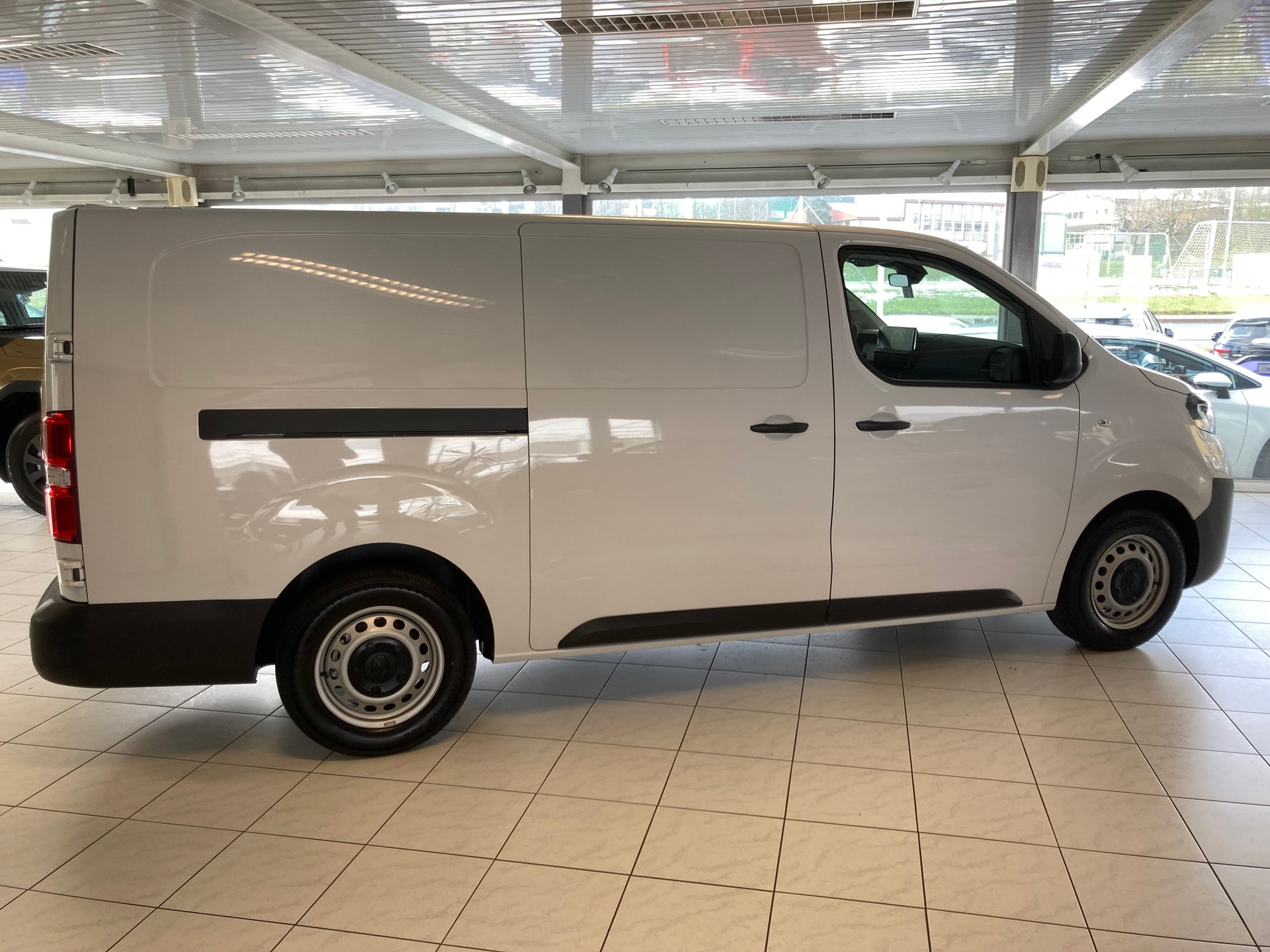 TOYOTA Proace EV 75kWh Long Advanced-image-3