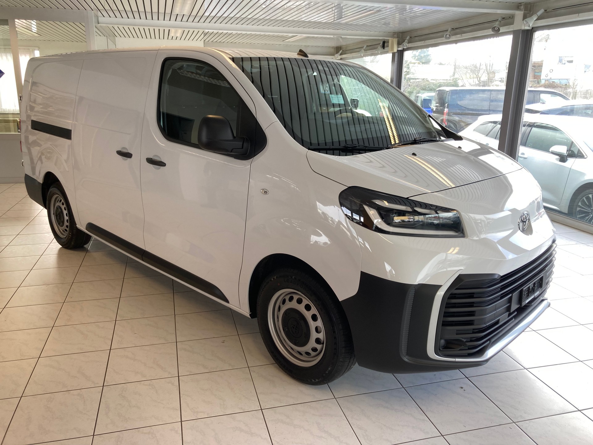 TOYOTA Proace EV 75kWh Long Advanced-image-2
