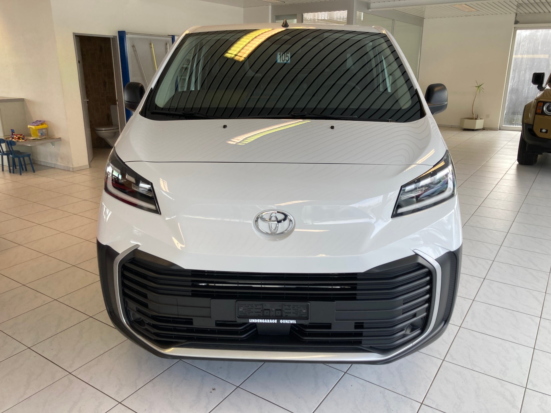 TOYOTA Proace EV 75kWh Long Advanced-image-1
