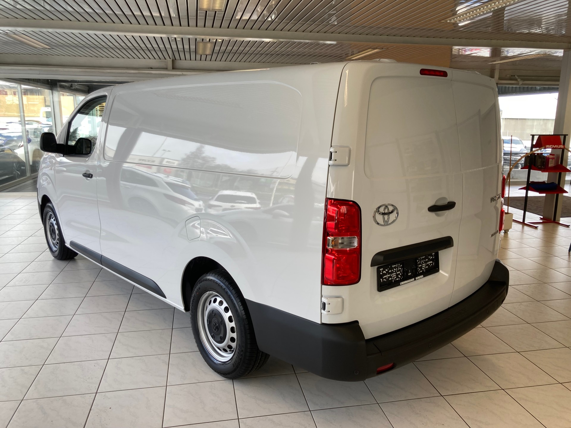 TOYOTA Proace EV 75kWh Long Advanced-image-6