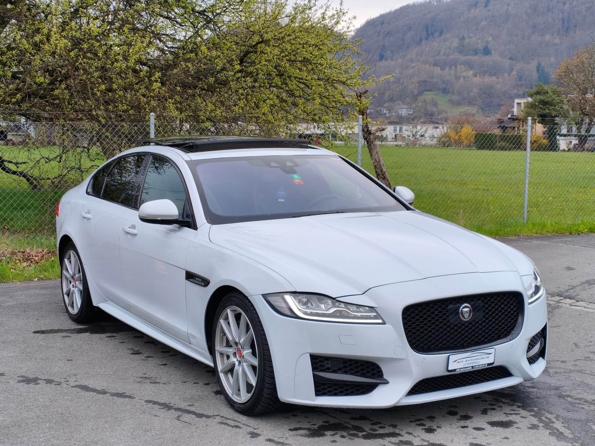 JAGUAR XF 30d R-Sport Automatic-image-11