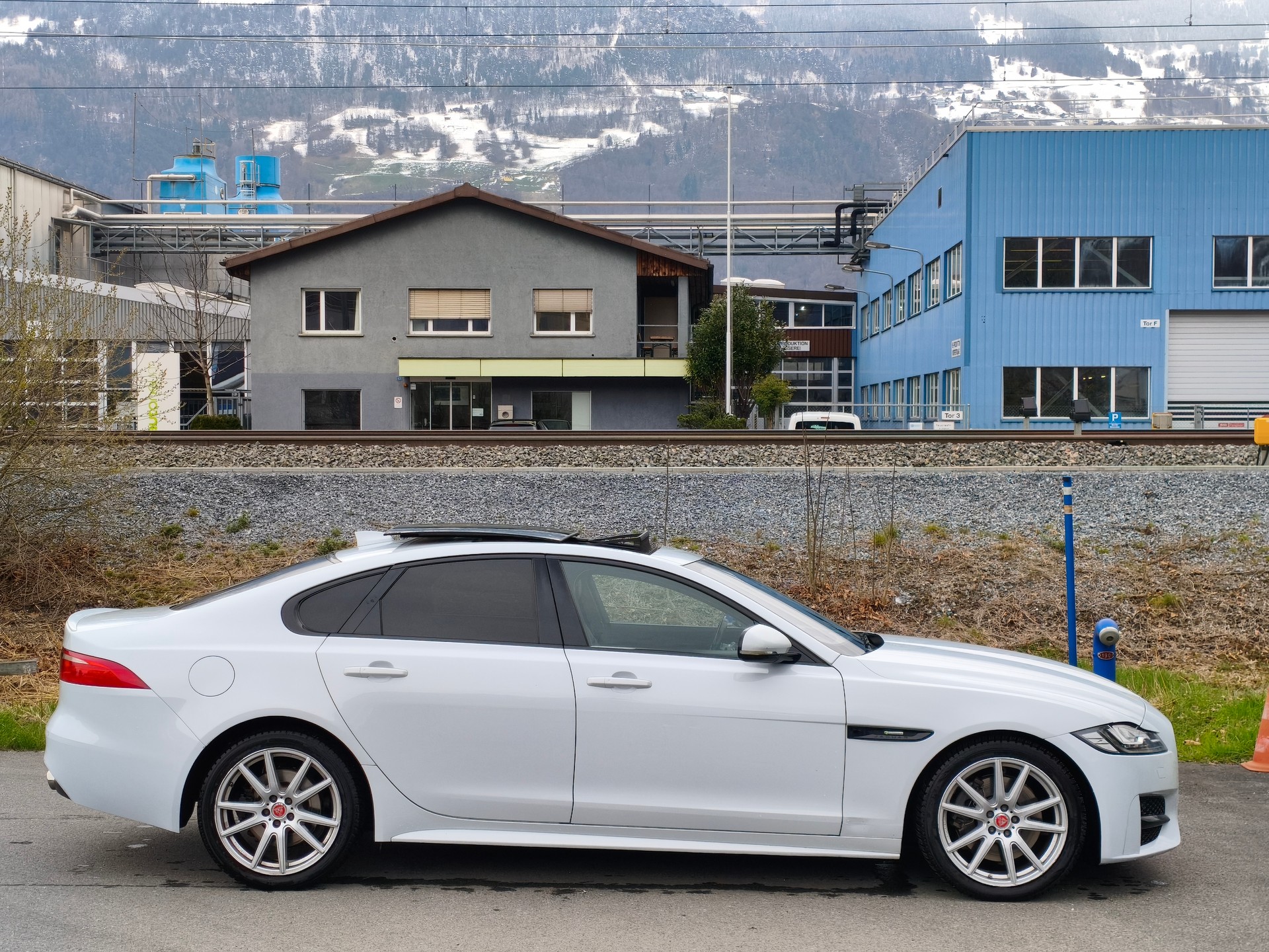 JAGUAR XF 30d R-Sport Automatic-image-4