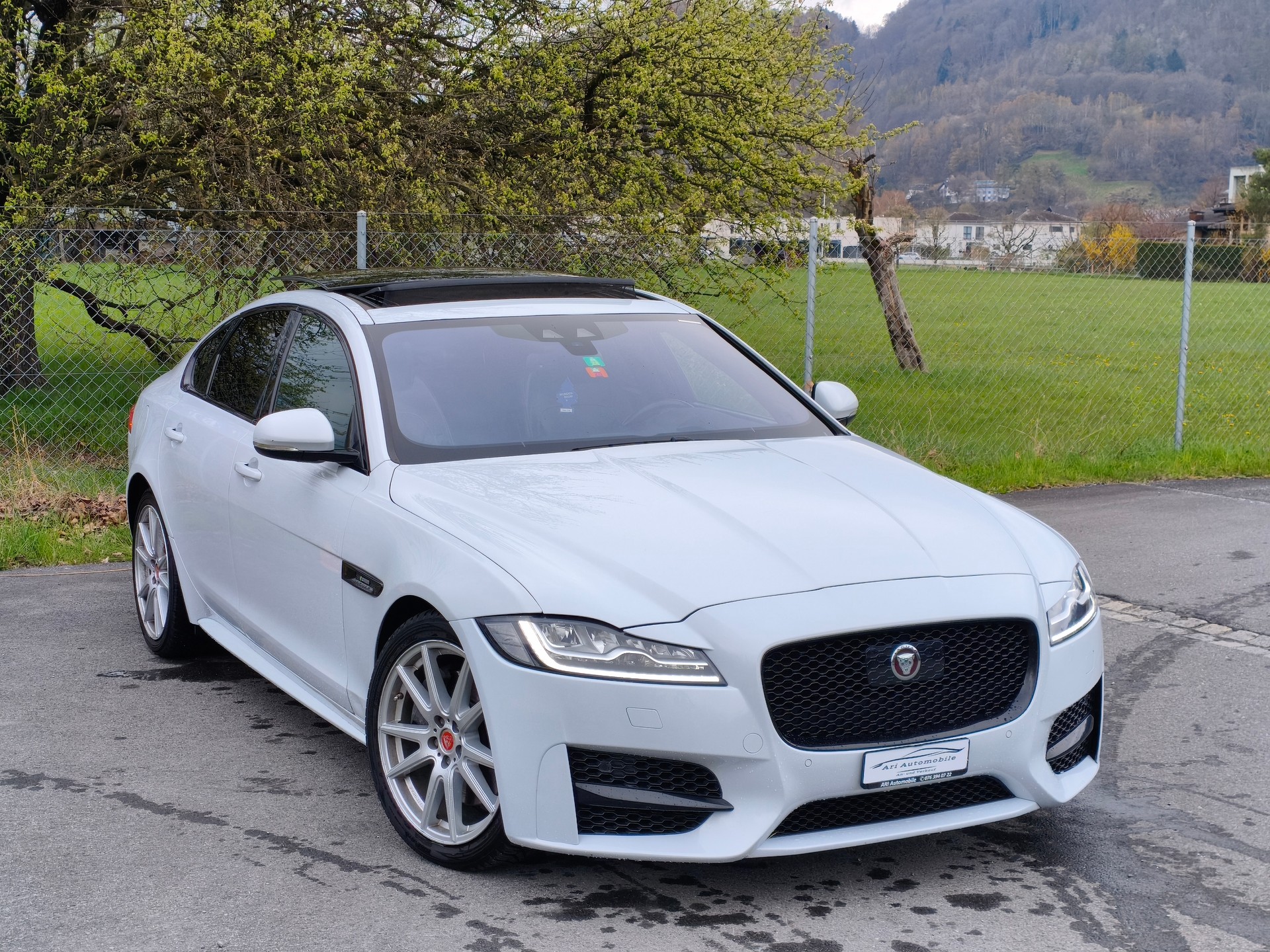 JAGUAR XF 30d R-Sport Automatic-image-3