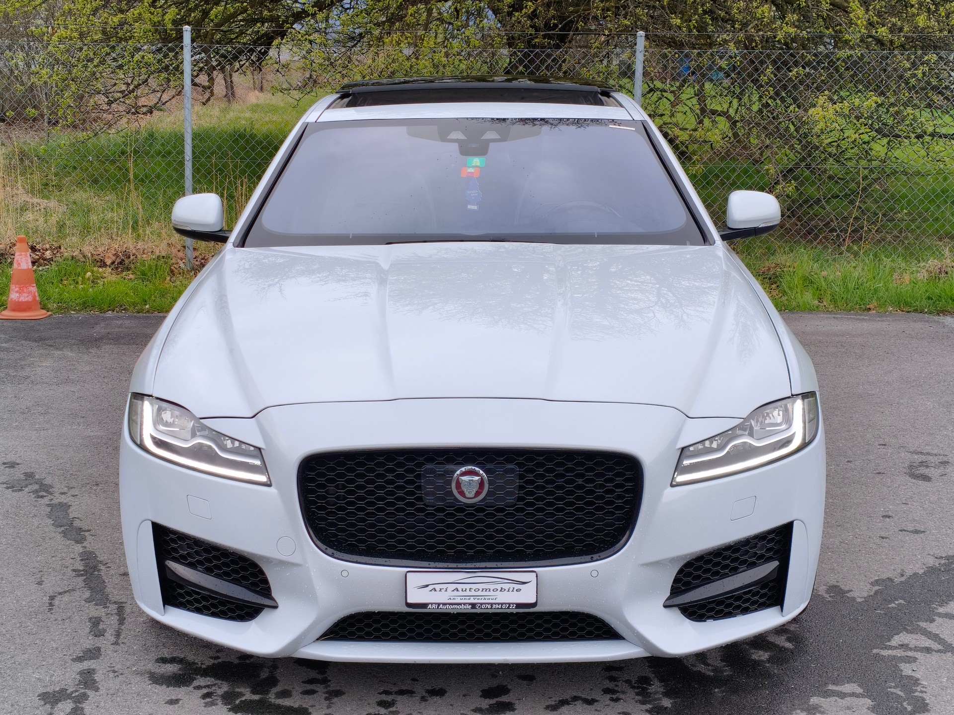 JAGUAR XF 30d R-Sport Automatic-image-2