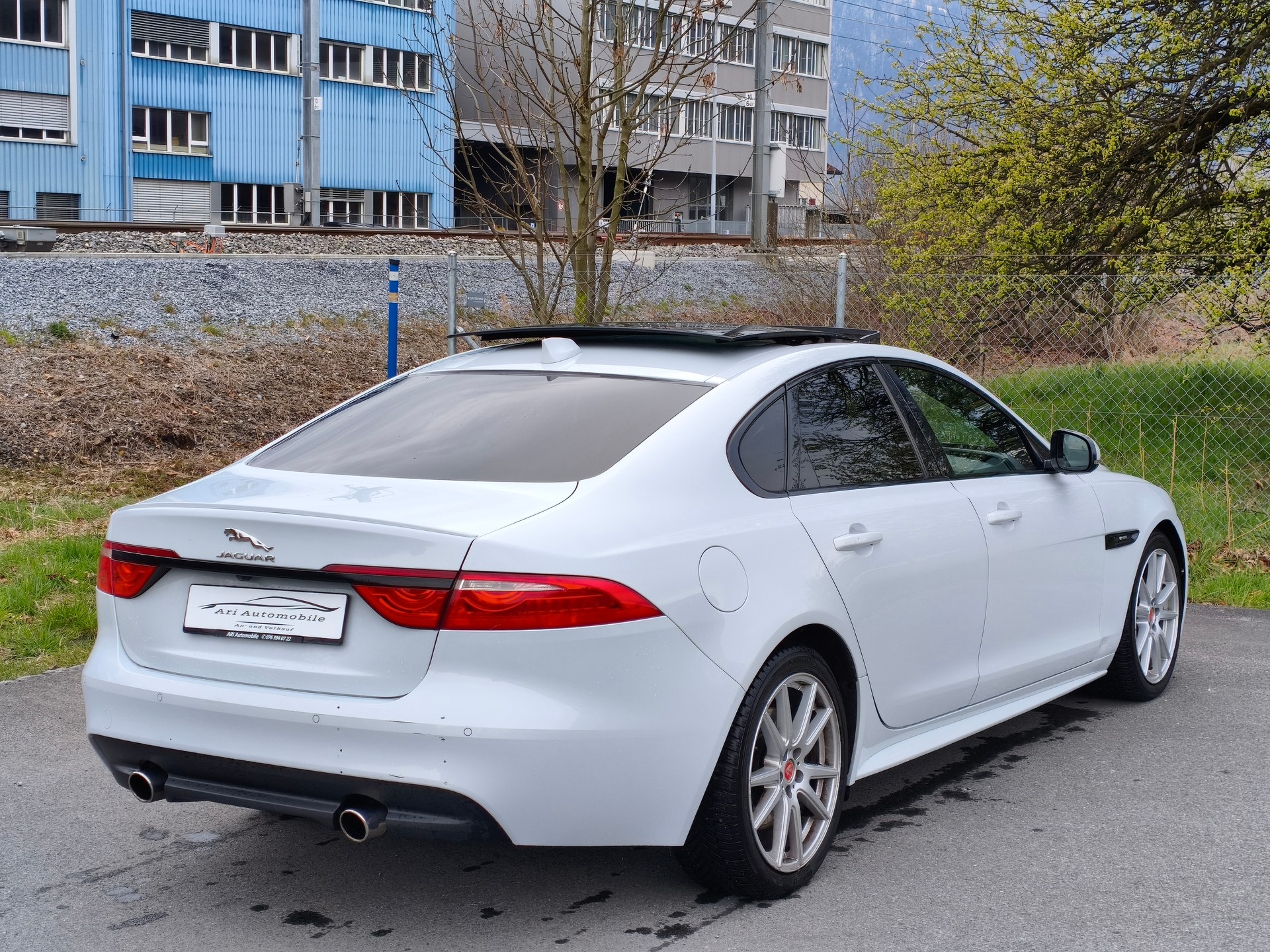 JAGUAR XF 30d R-Sport Automatic-image-6