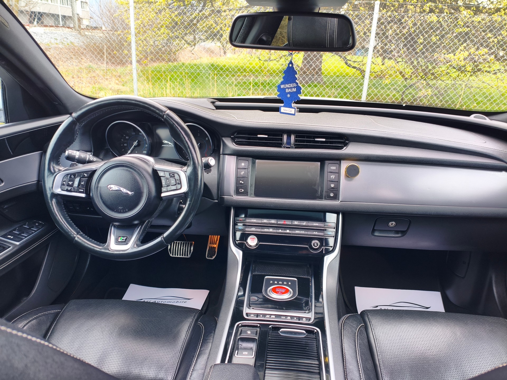 JAGUAR XF 30d R-Sport Automatic-image-14