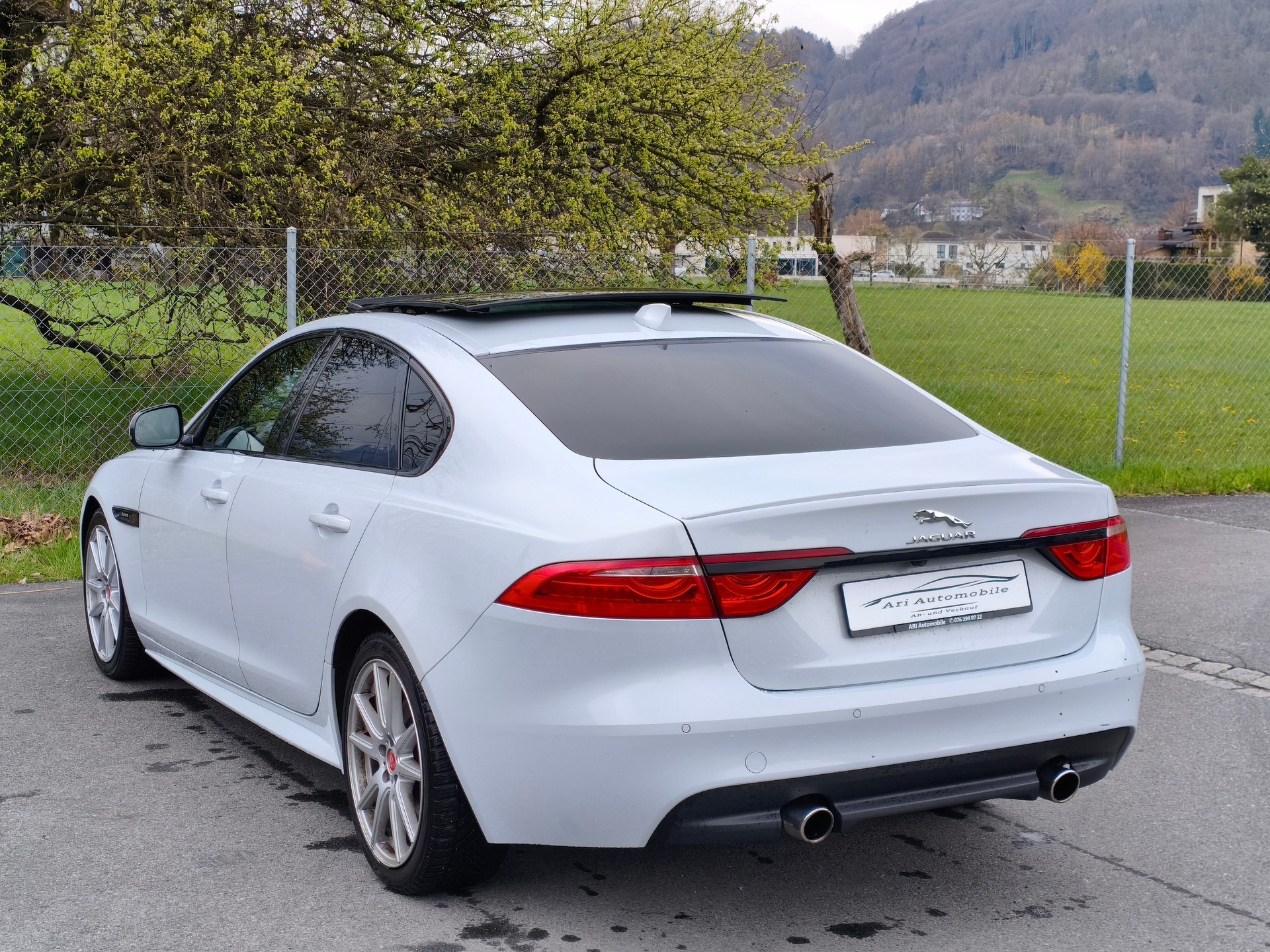 JAGUAR XF 30d R-Sport Automatic-image-7