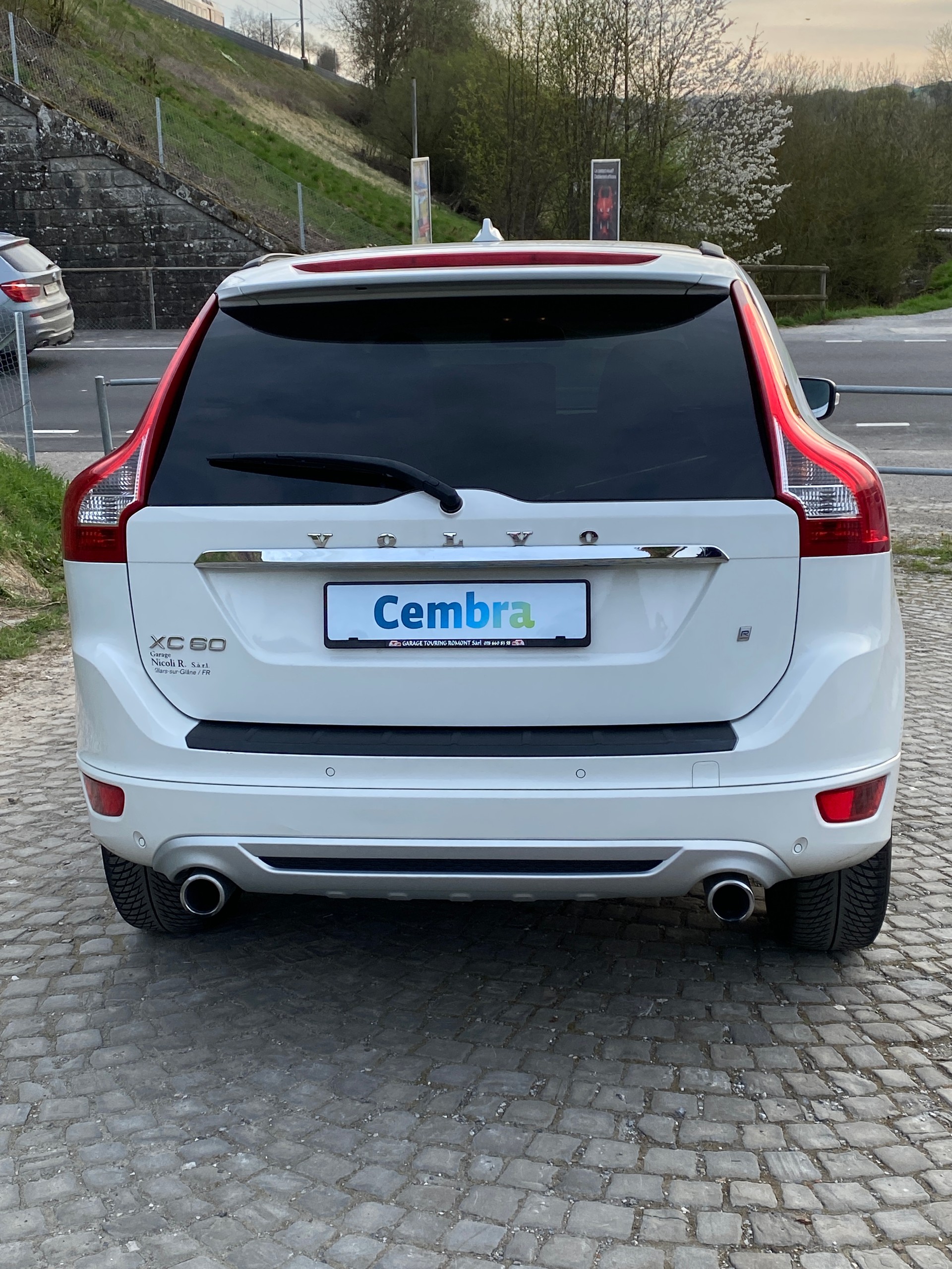 VOLVO XC60 D3 AWD R-Design Geartronic-image-2