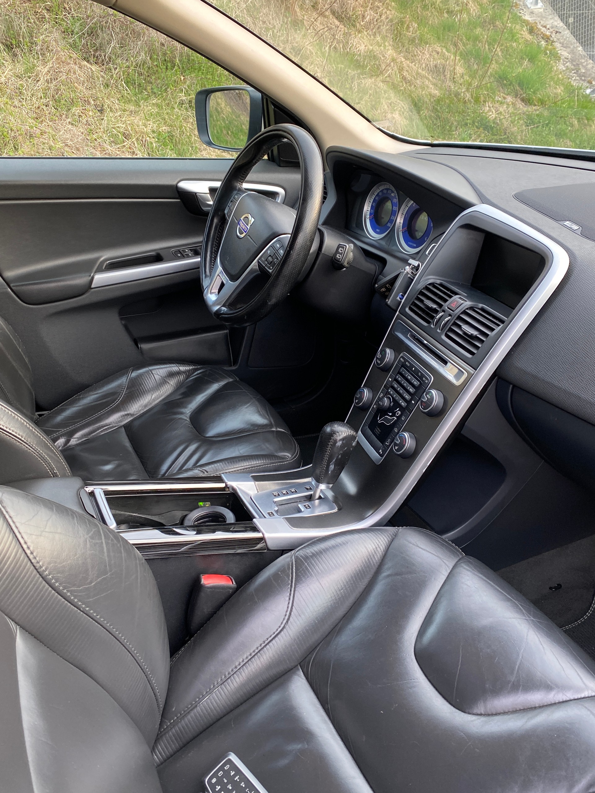 VOLVO XC60 D3 AWD R-Design Geartronic-image-10