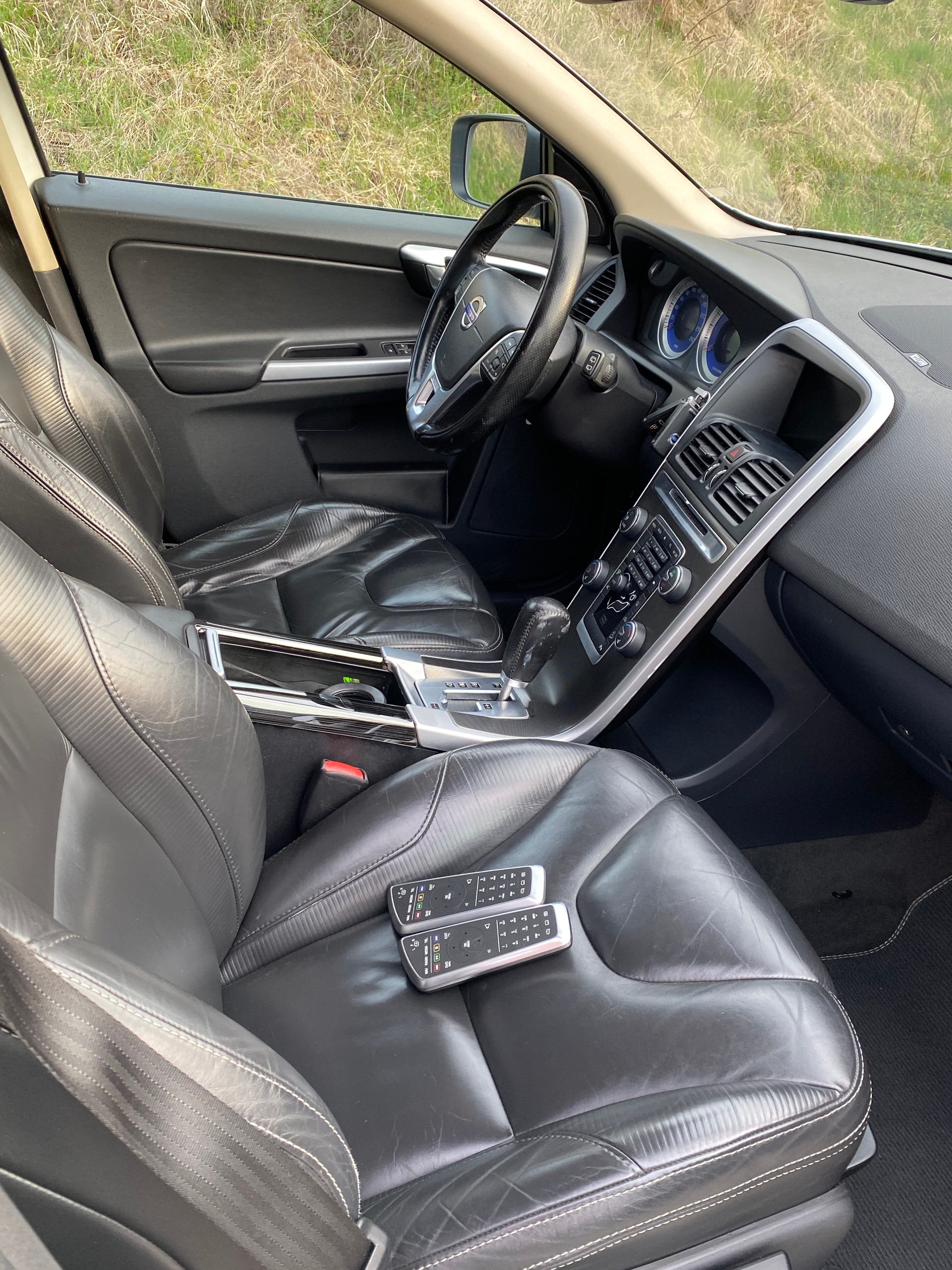 VOLVO XC60 D3 AWD R-Design Geartronic-image-9