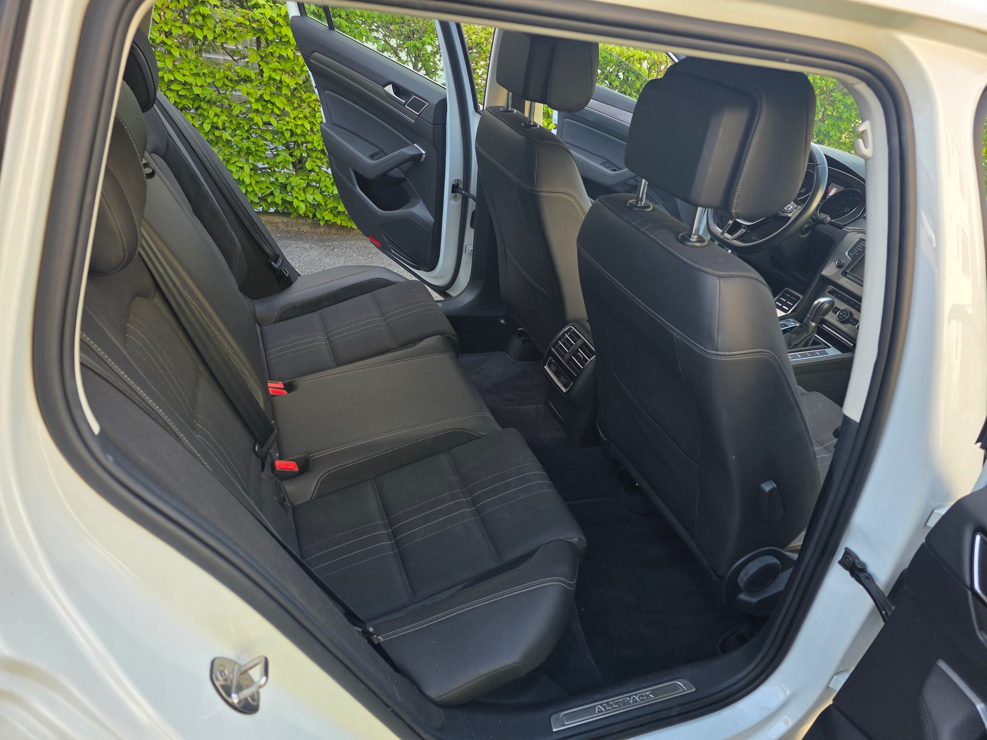 VW Passat Alltrack 2.0 TDI BMT 4Motion DSG-image-11