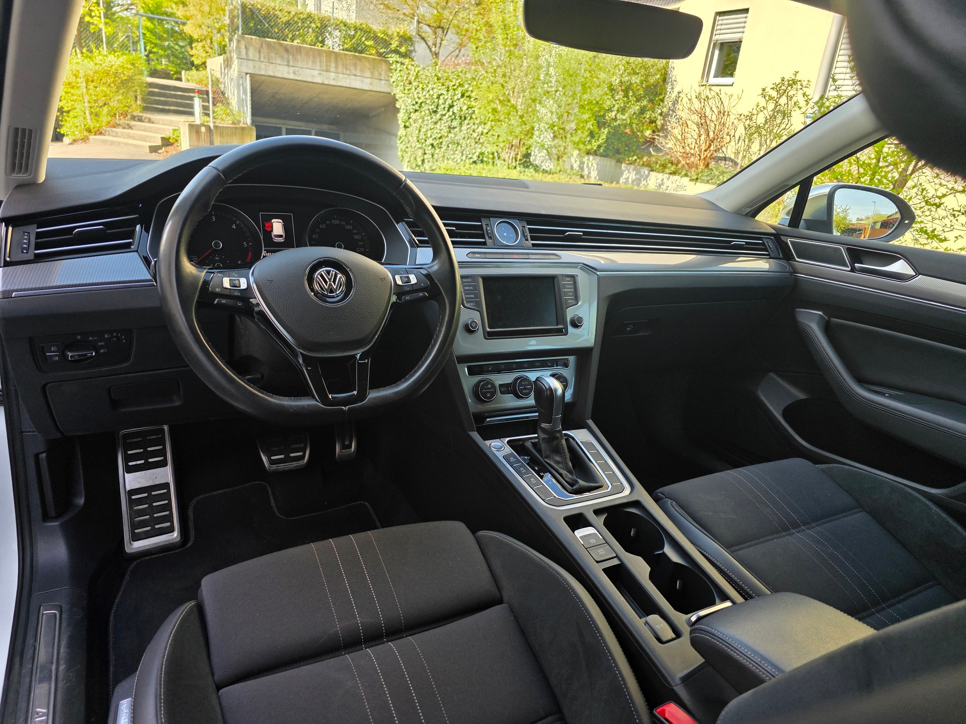 VW Passat Alltrack 2.0 TDI BMT 4Motion DSG-image-9