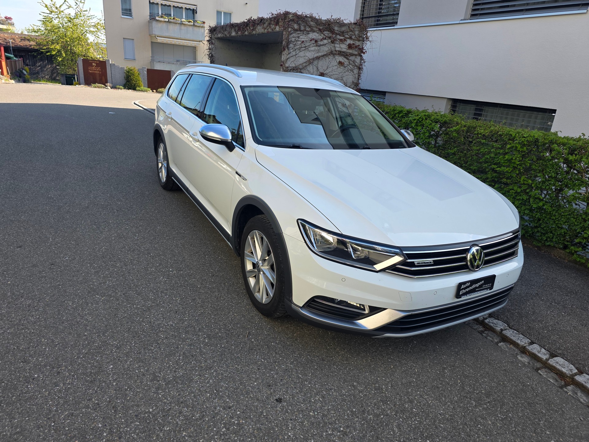 VW Passat Alltrack 2.0 TDI BMT 4Motion DSG-image-2