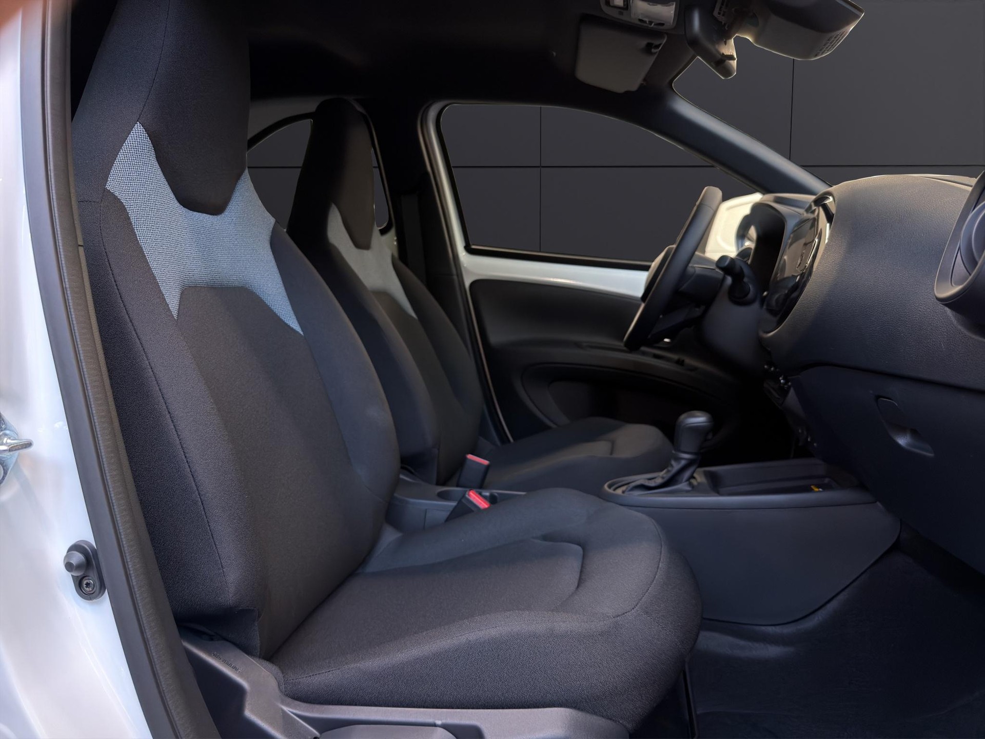 TOYOTA Aygo X 1.5 VVT-i HSD Trend-image-9