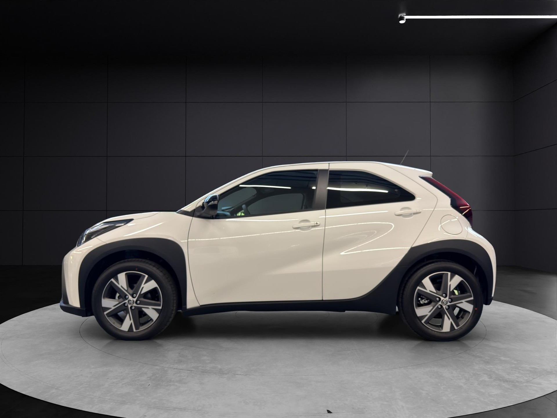 TOYOTA Aygo X 1.5 VVT-i HSD Trend-image-1