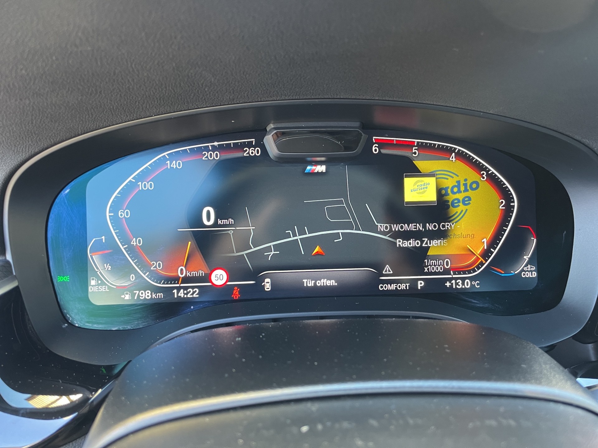 BMW 530d xDrive 48V Touring Pure M Sport Steptronic-image-11