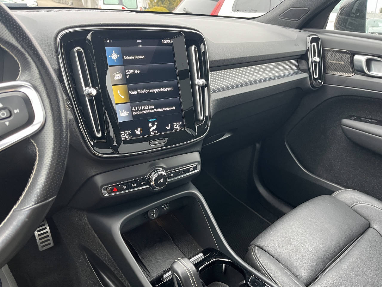 VOLVO XC40 1.5 T5 PiH R-Design-image-14