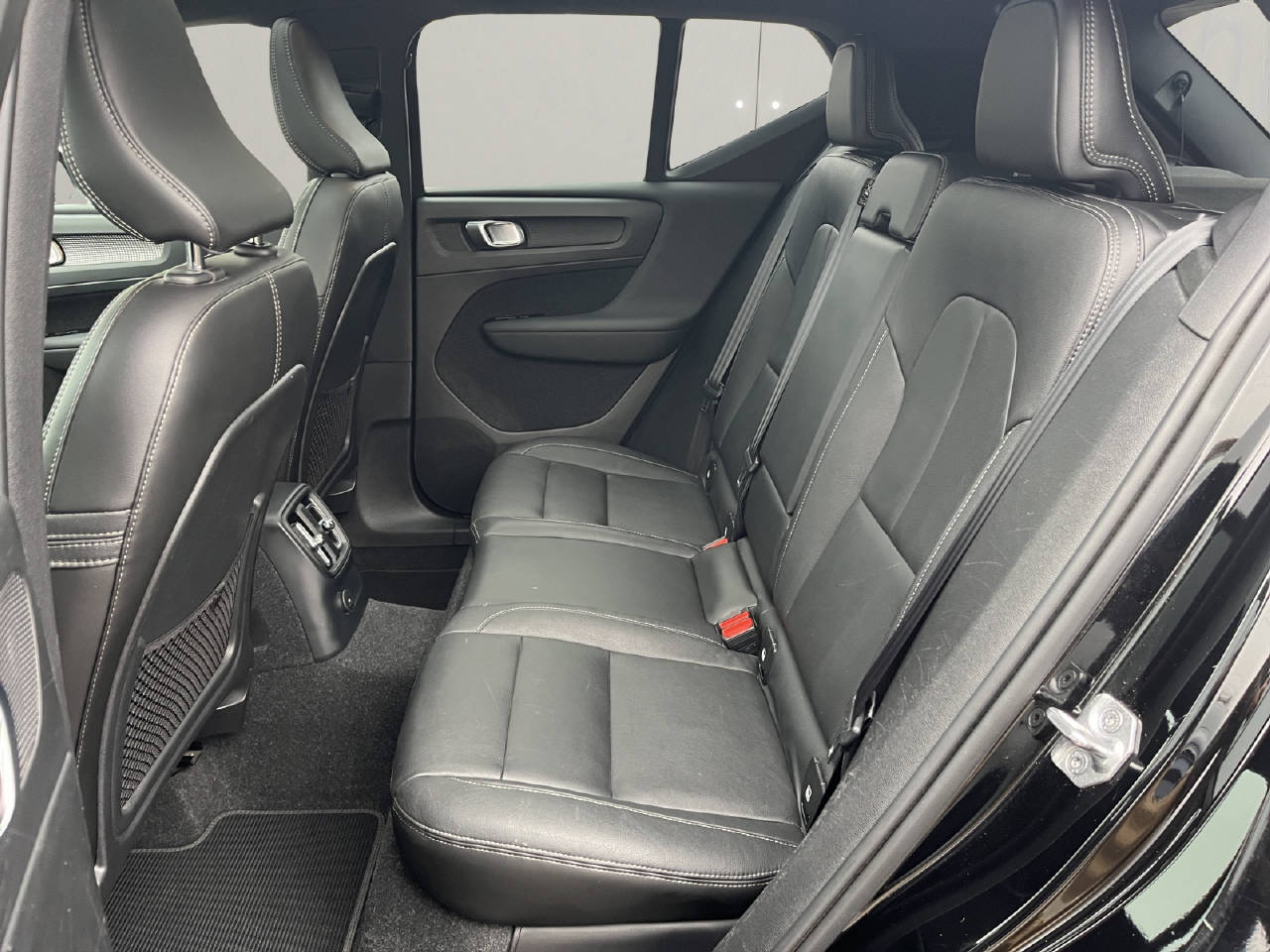 VOLVO XC40 1.5 T5 PiH R-Design-image-13