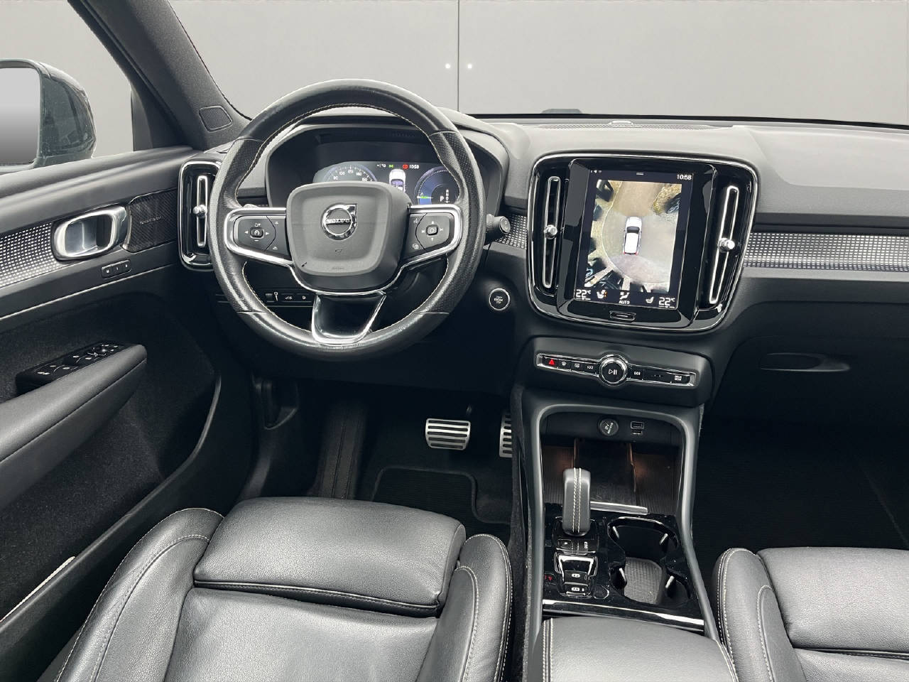 VOLVO XC40 1.5 T5 PiH R-Design-image-9