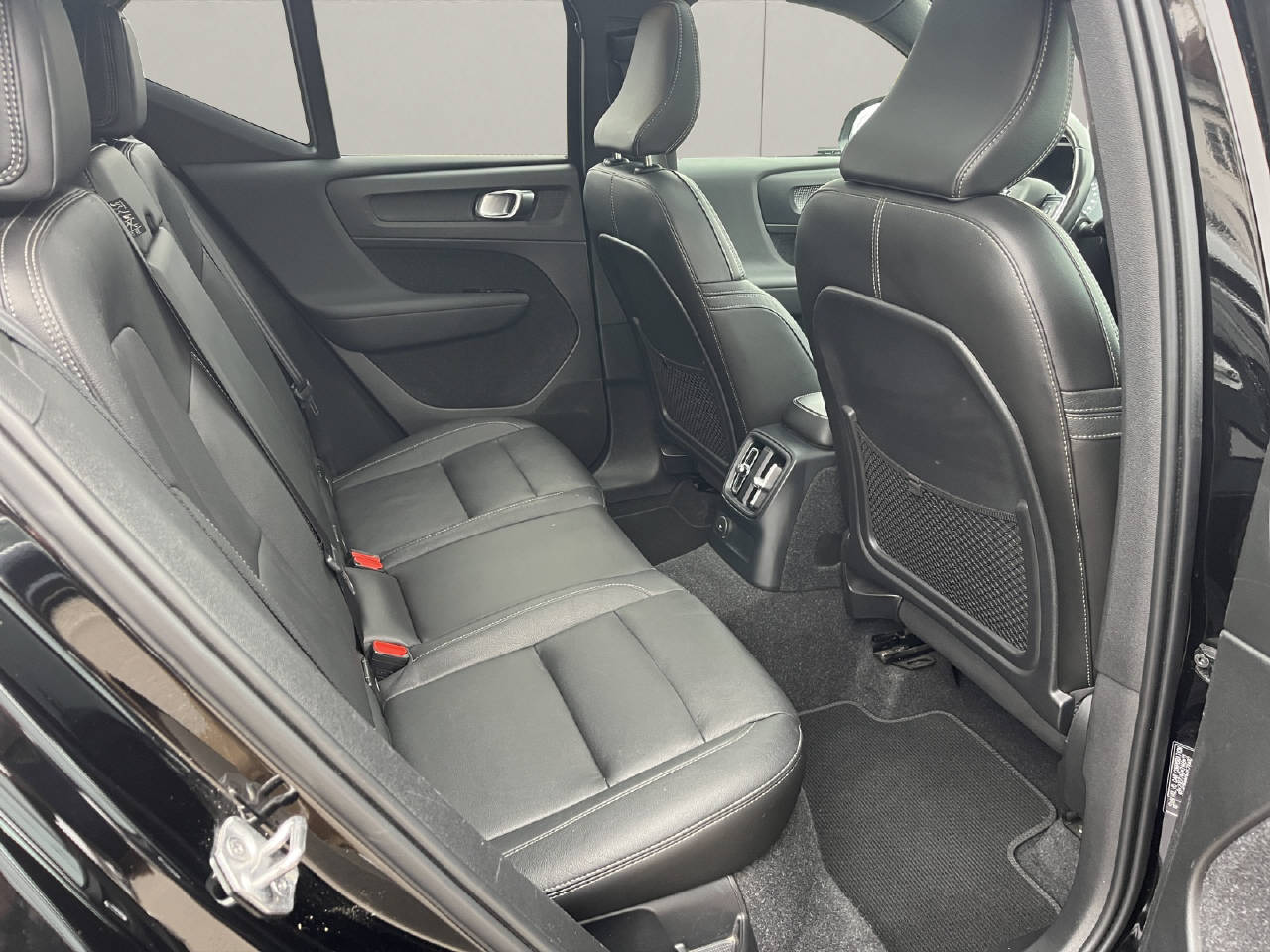 VOLVO XC40 1.5 T5 PiH R-Design-image-12