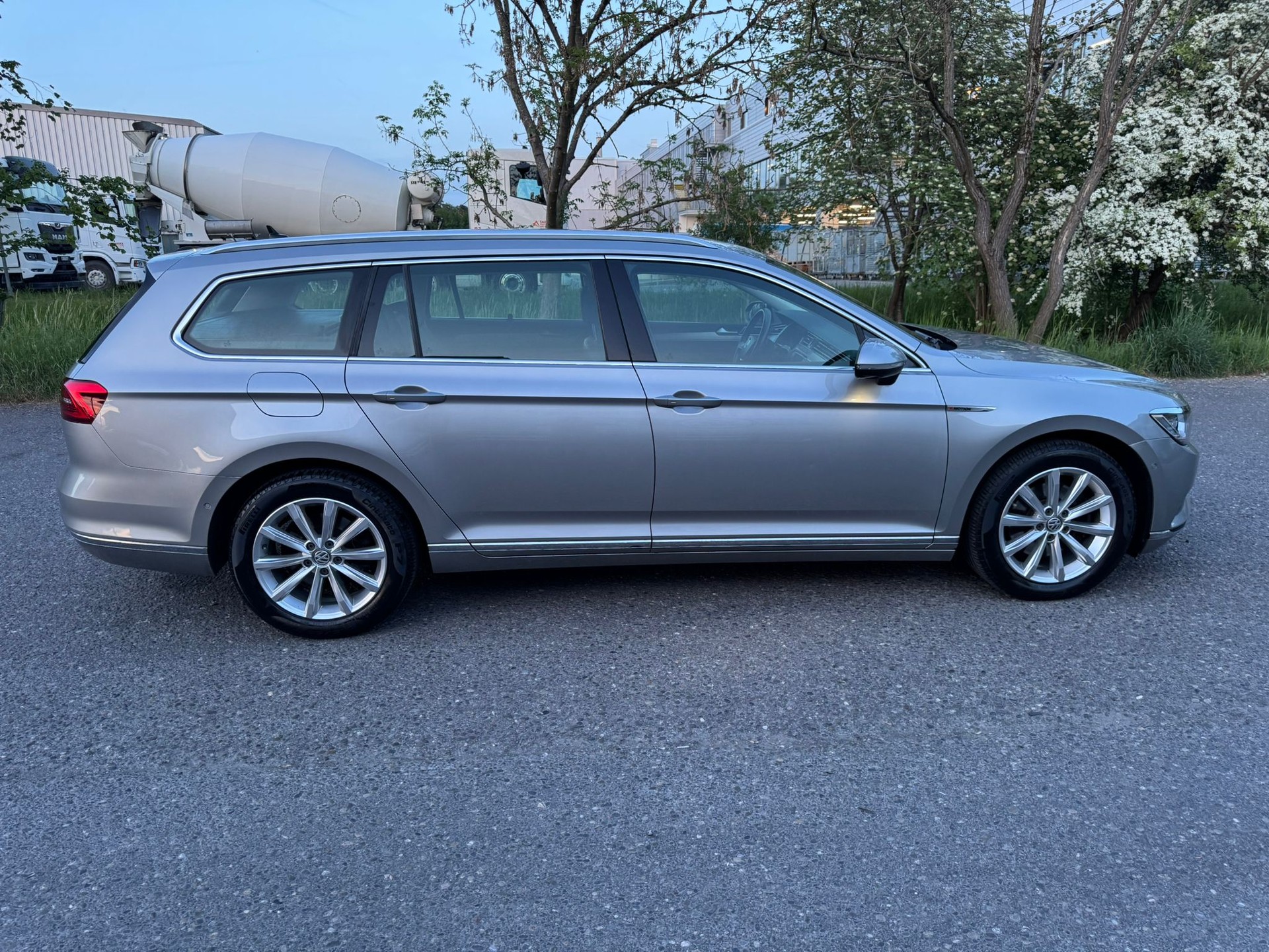 VW Passat Variant 2.0 TDI BMT Highline DSG 4Motion-image-9