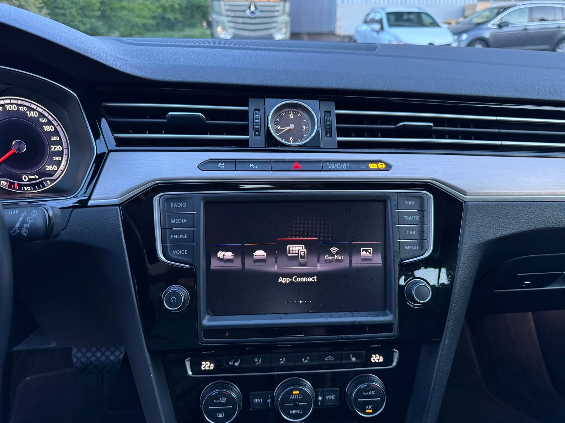 VW Passat Variant 2.0 TDI BMT Highline DSG 4Motion-image-24