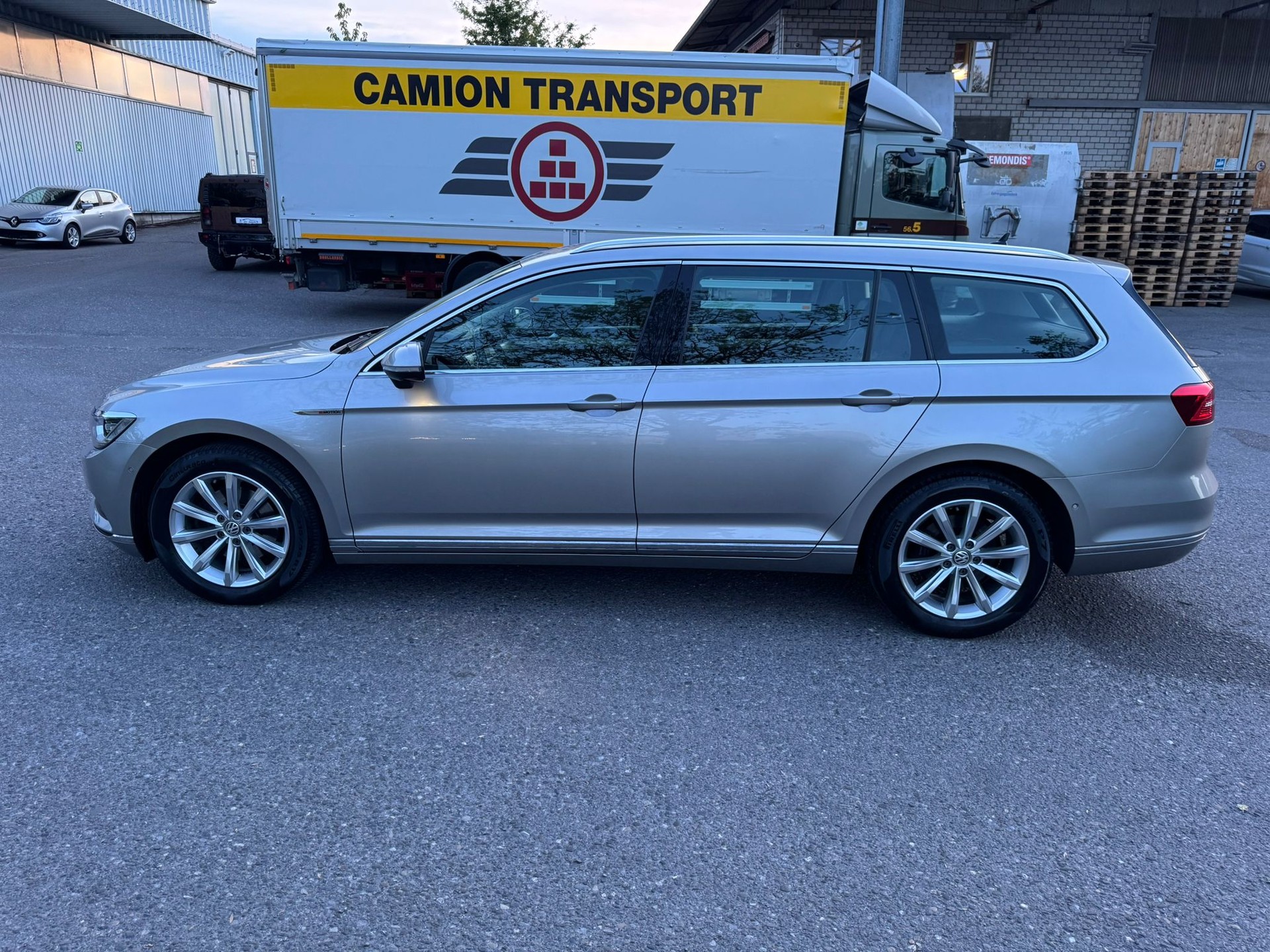 VW Passat Variant 2.0 TDI BMT Highline DSG 4Motion-image-8