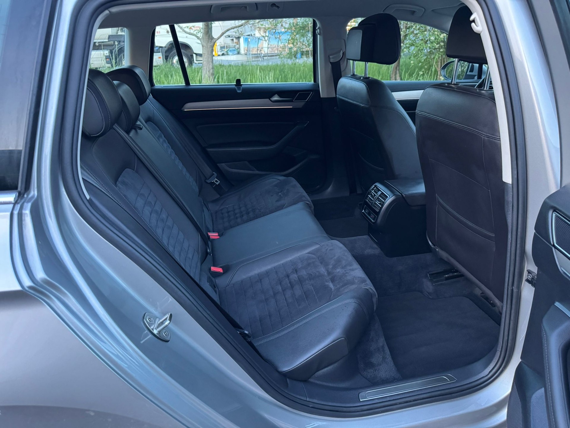 VW Passat Variant 2.0 TDI BMT Highline DSG 4Motion-image-14