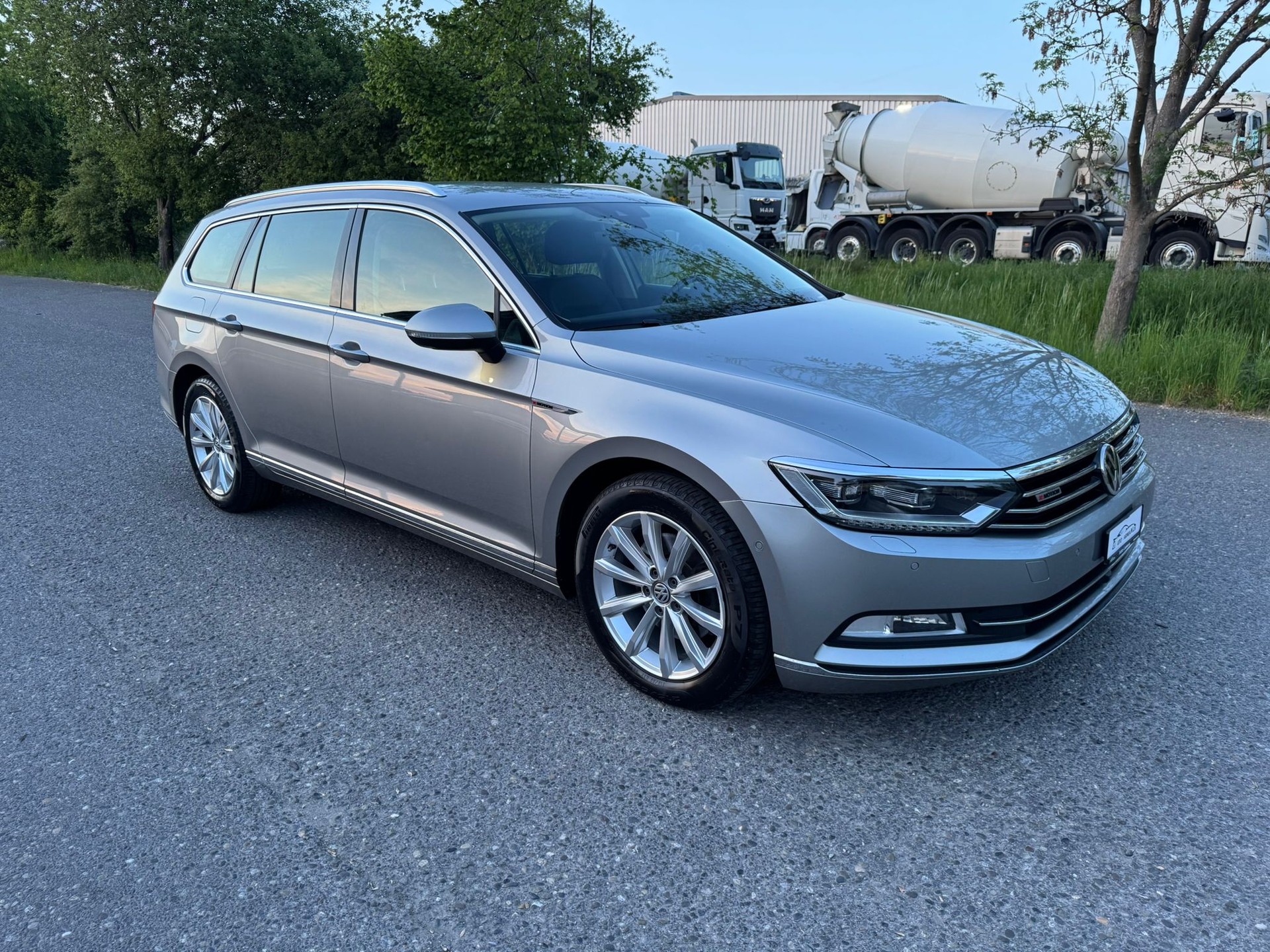 VW Passat Variant 2.0 TDI BMT Highline DSG 4Motion-image-1