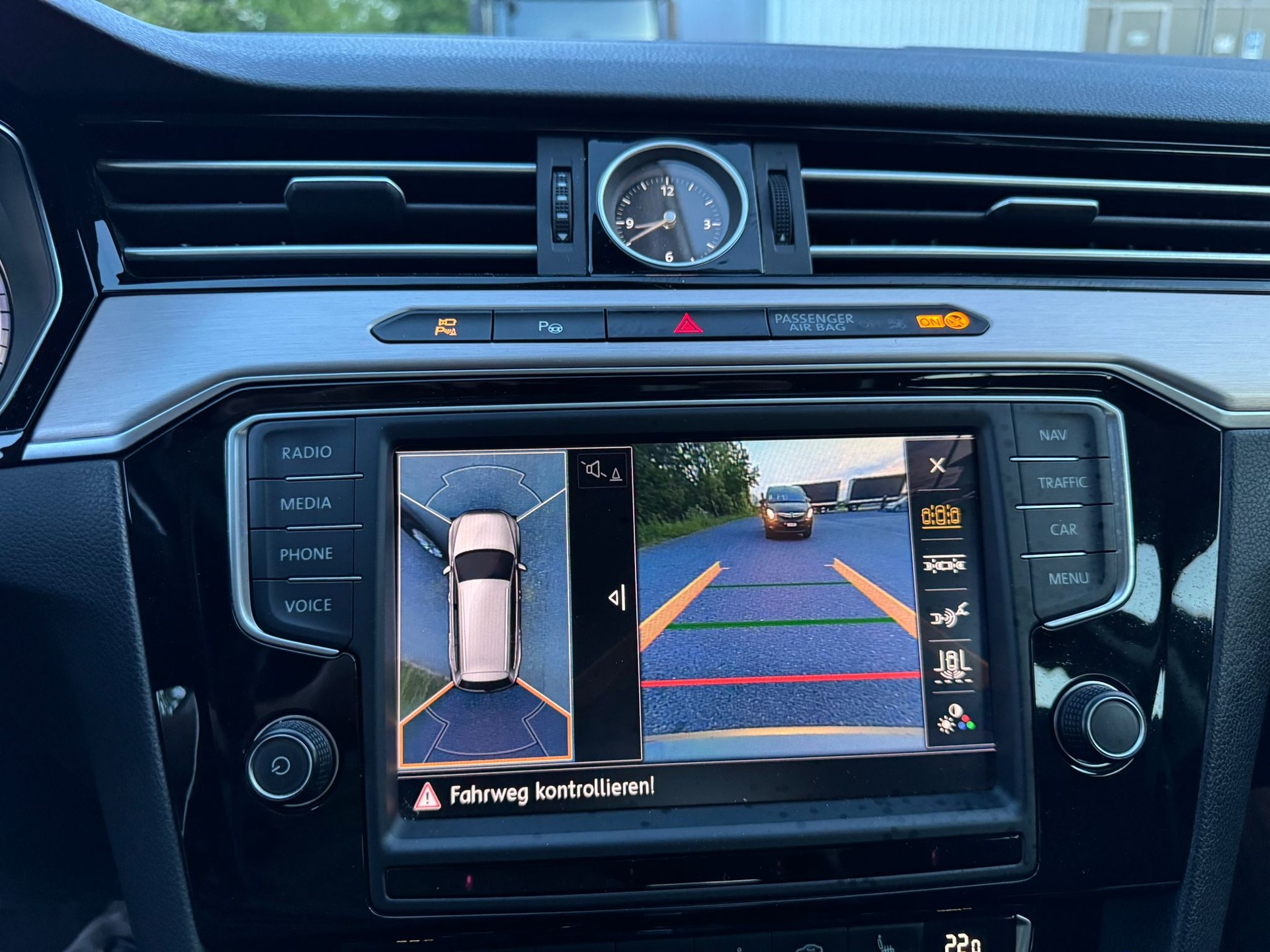 VW Passat Variant 2.0 TDI BMT Highline DSG 4Motion-image-25