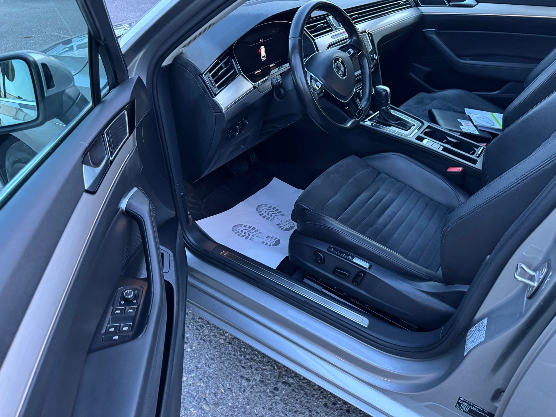 VW Passat Variant 2.0 TDI BMT Highline DSG 4Motion-image-11