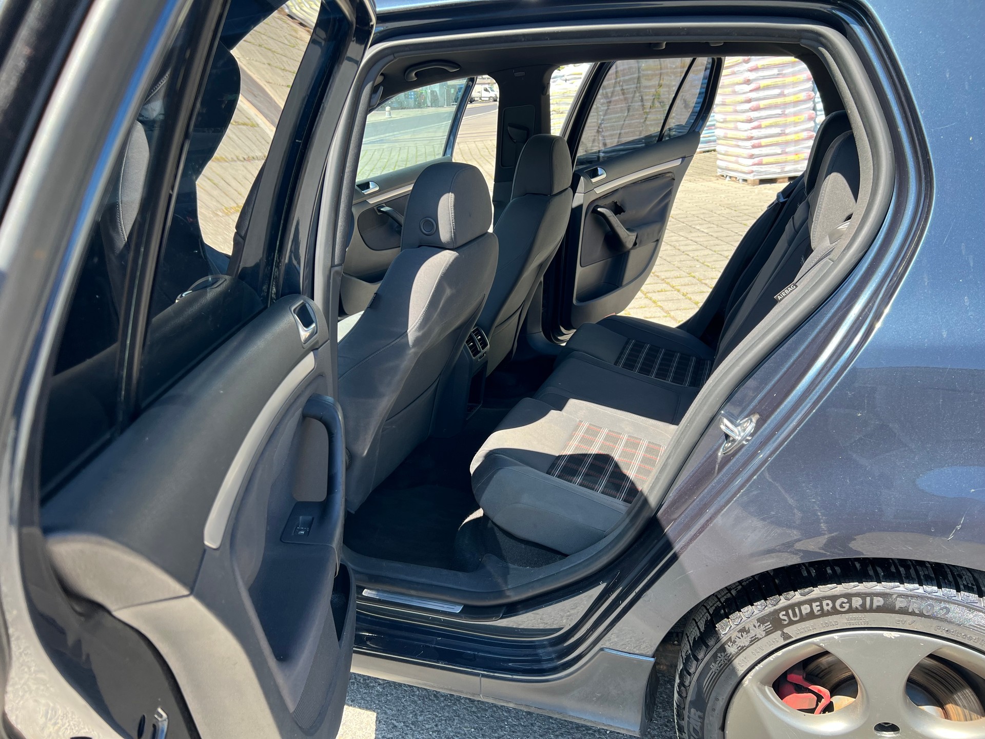 VW Golf 2.0 TFSI GTI-image-8