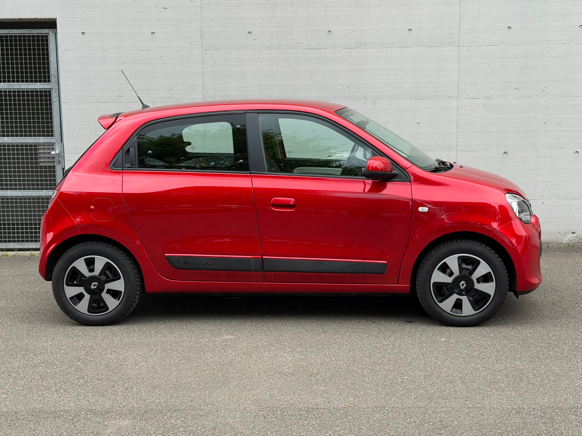 RENAULT Twingo 0.9 Swiss Edition-image-3