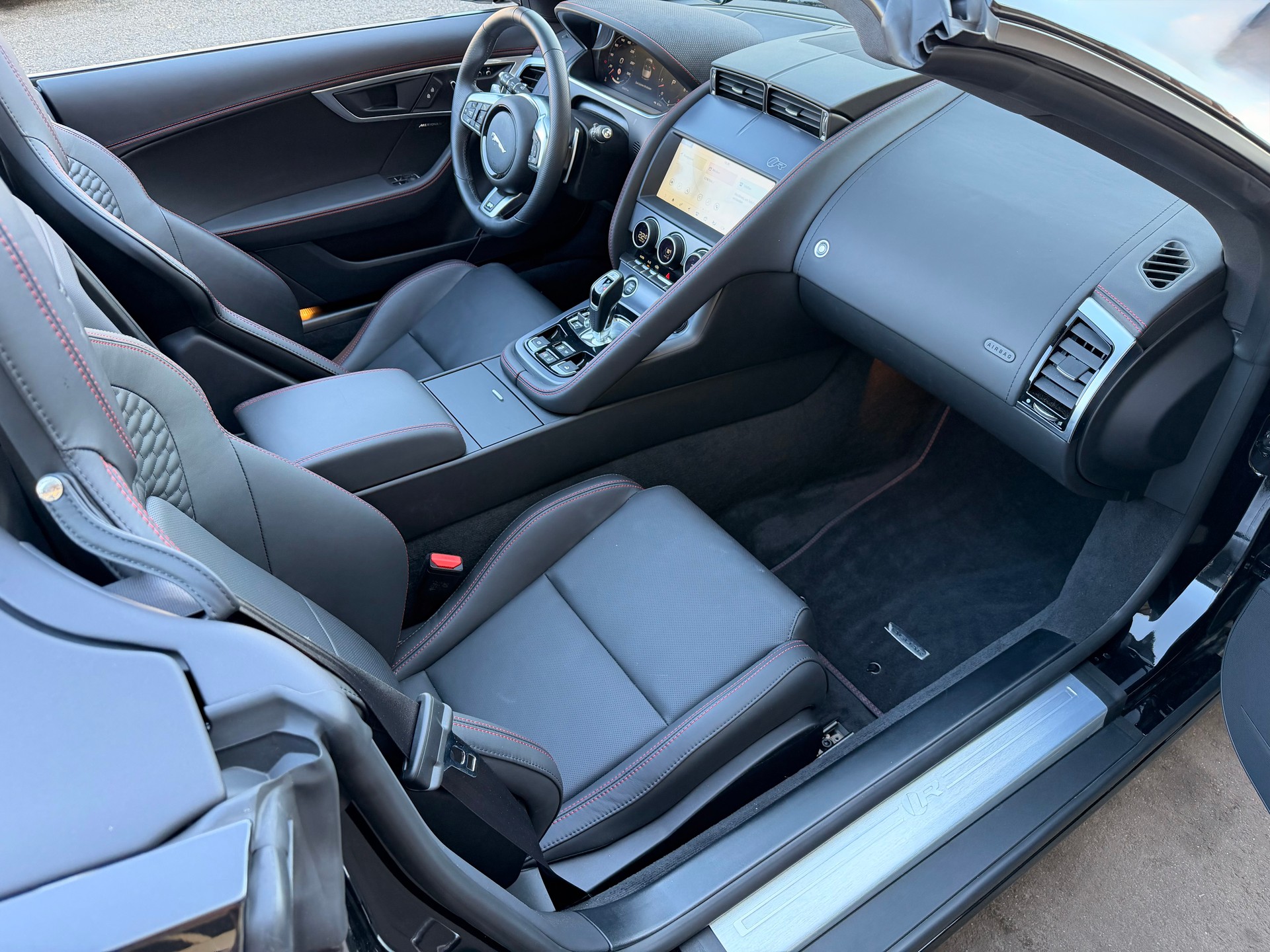 JAGUAR F-Type Convertible 5.0 V8 R75 AWD Automatik-image-16