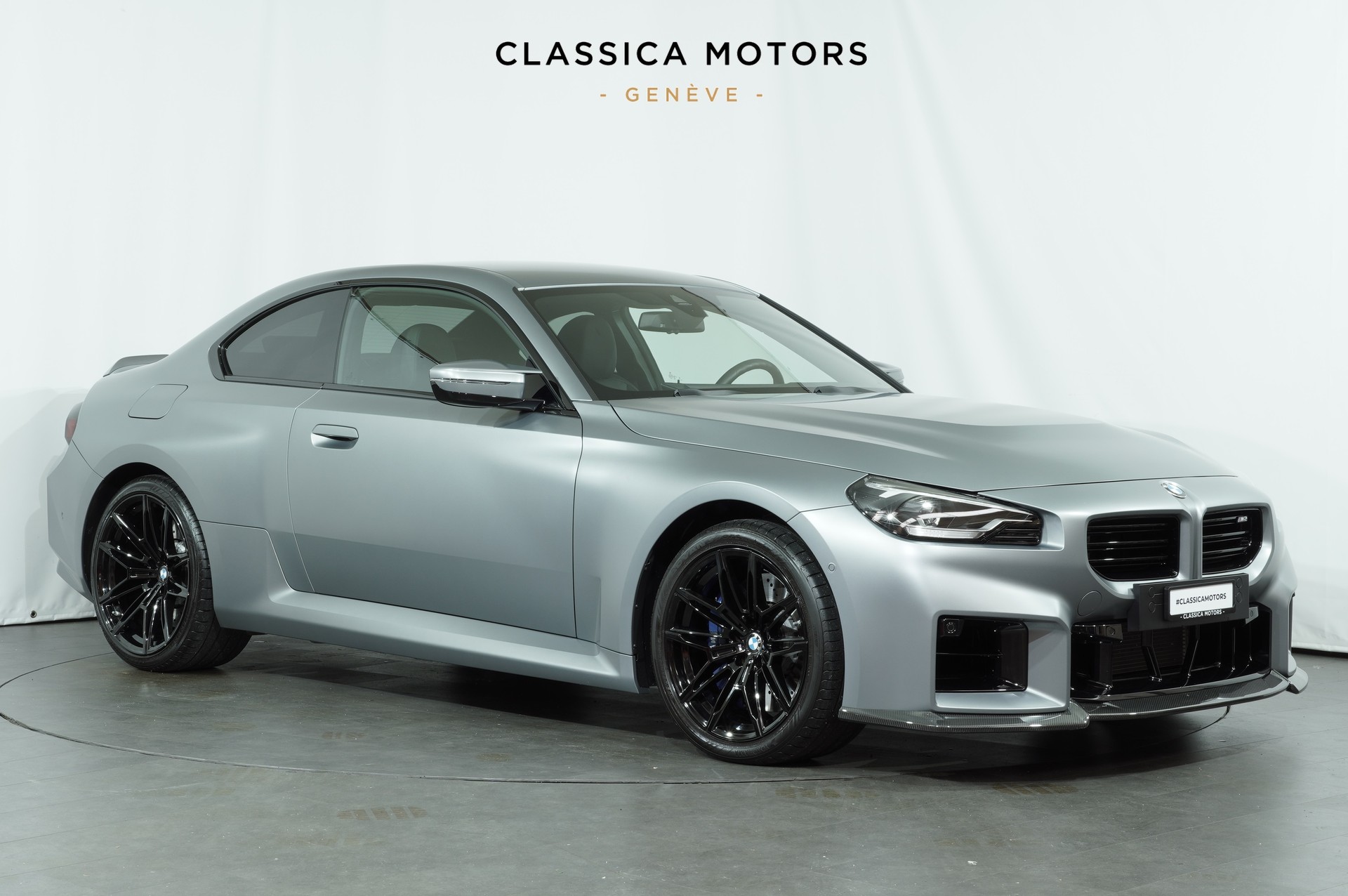 BMW M2 Steptronic-showroom-element-1
