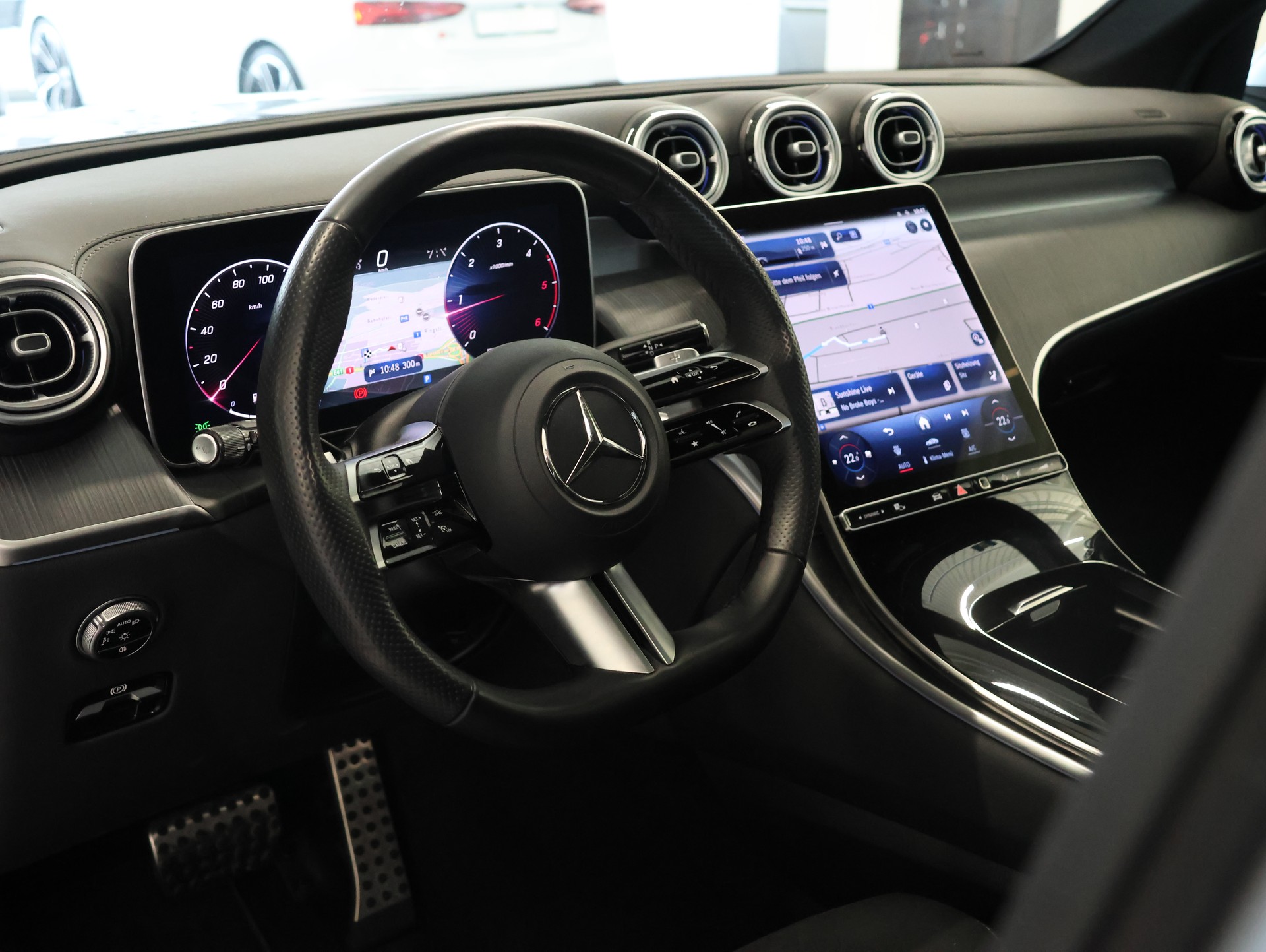 MERCEDES-BENZ GLC 220 d AMG Line 4Matic 9G-Tronic *Werksgarantie*Panorama*AHK*-image-19