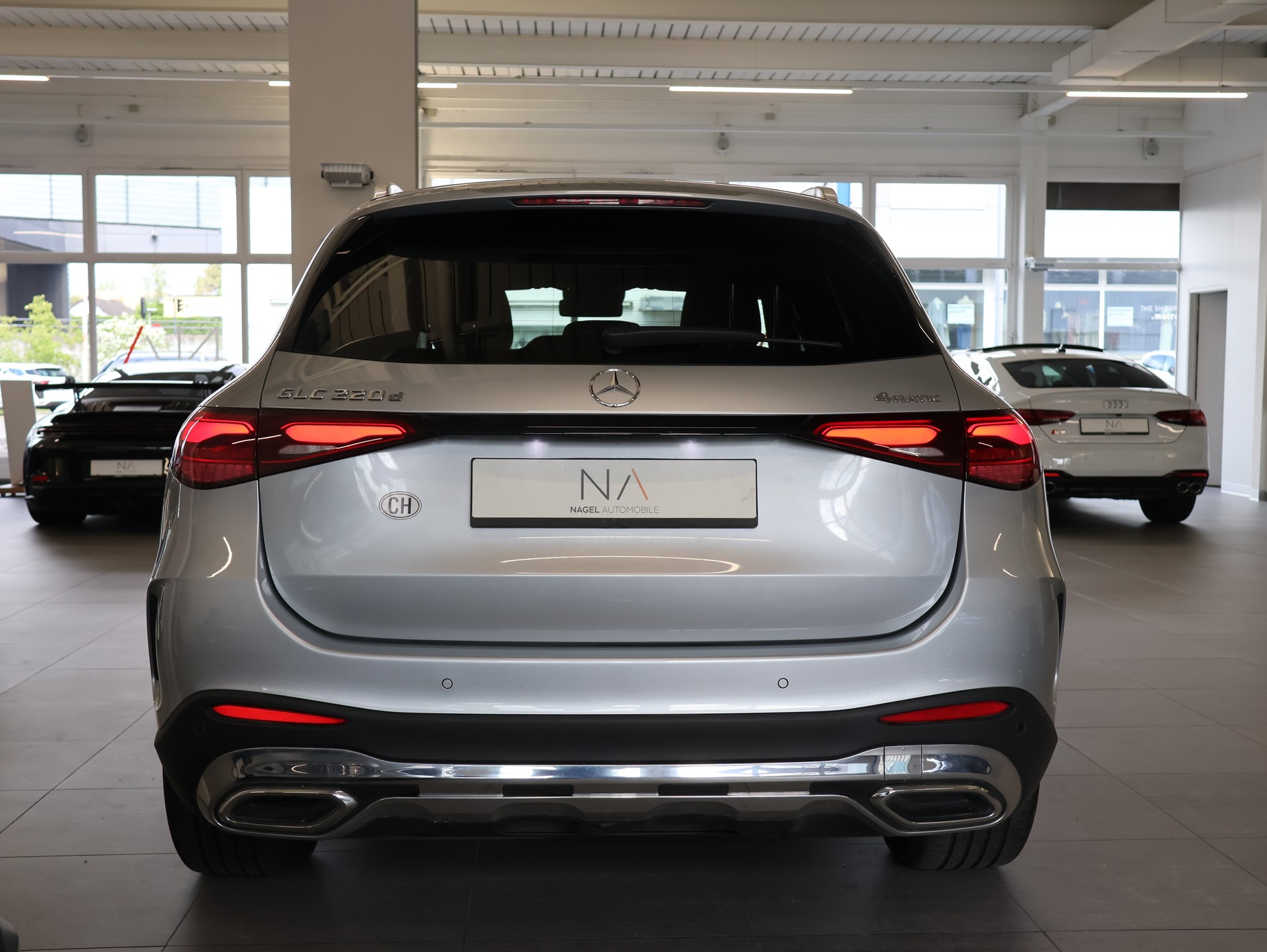 MERCEDES-BENZ GLC 220 d AMG Line 4Matic 9G-Tronic *Werksgarantie*Panorama*AHK*-image-4